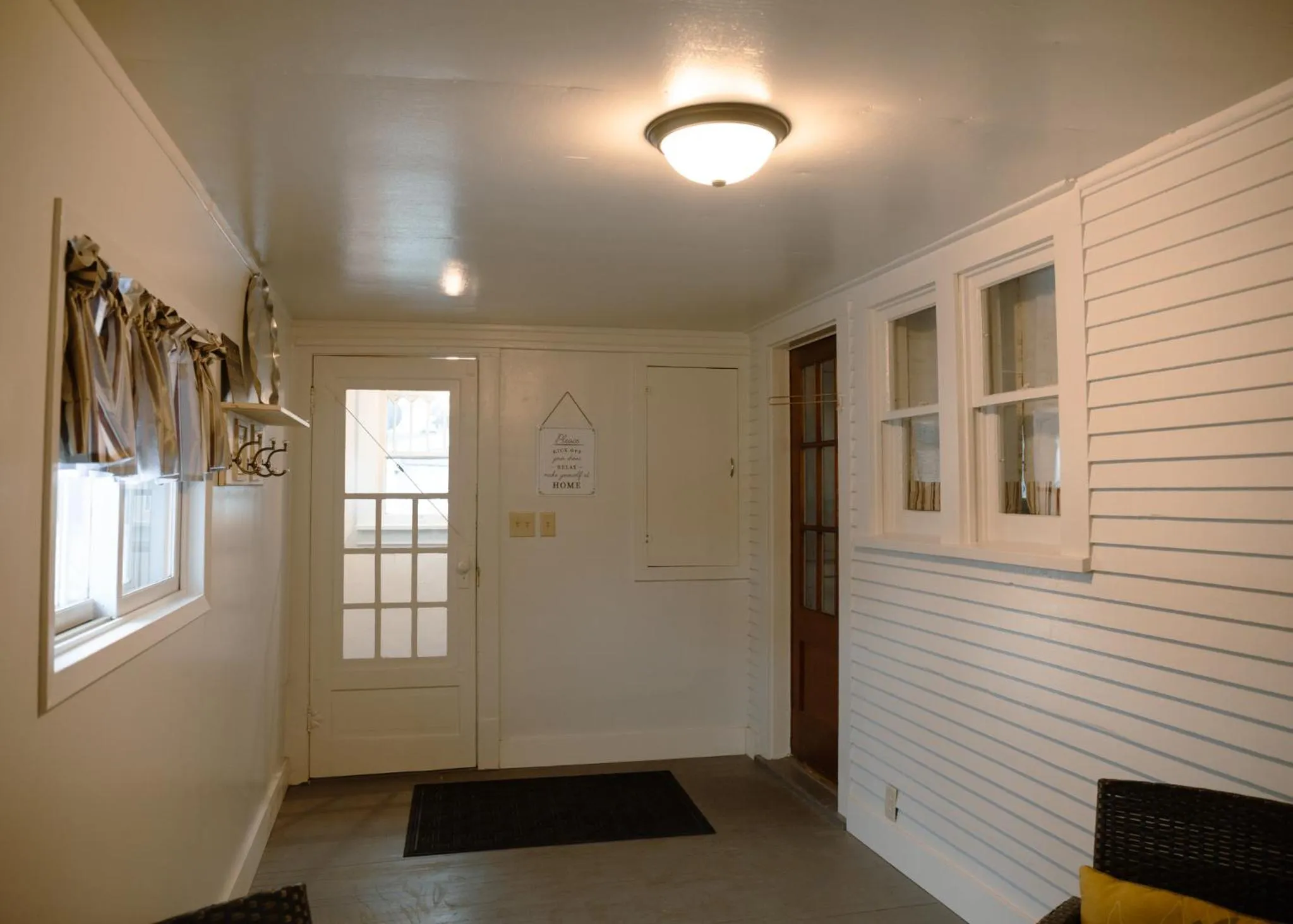 Patio in East Side Motel & Cabins