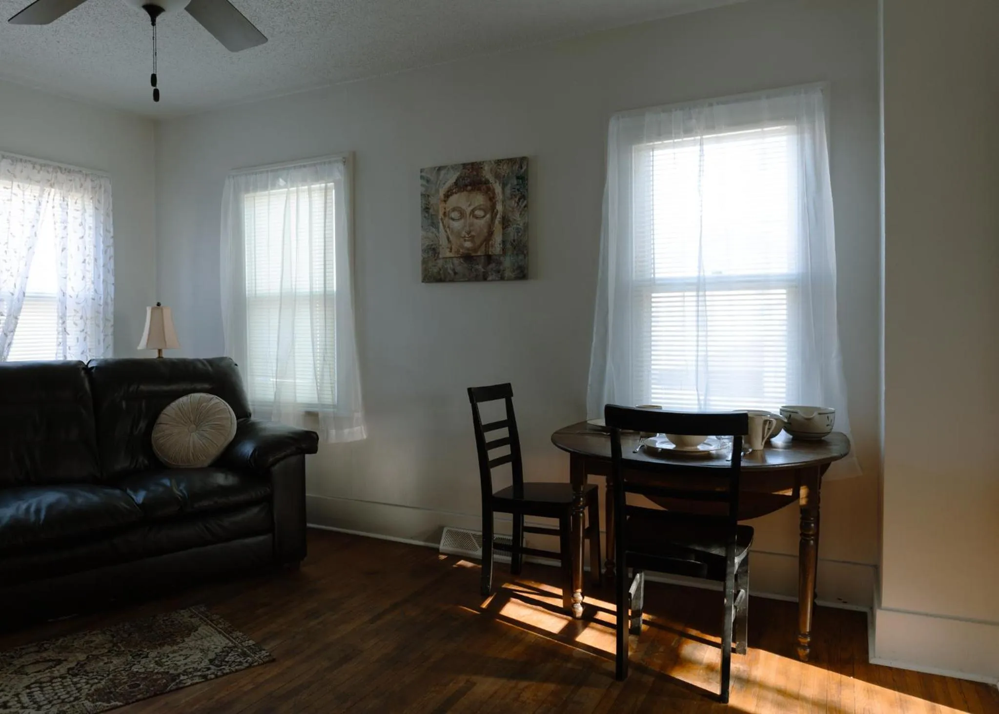 Living room in East Side Motel & Cabins