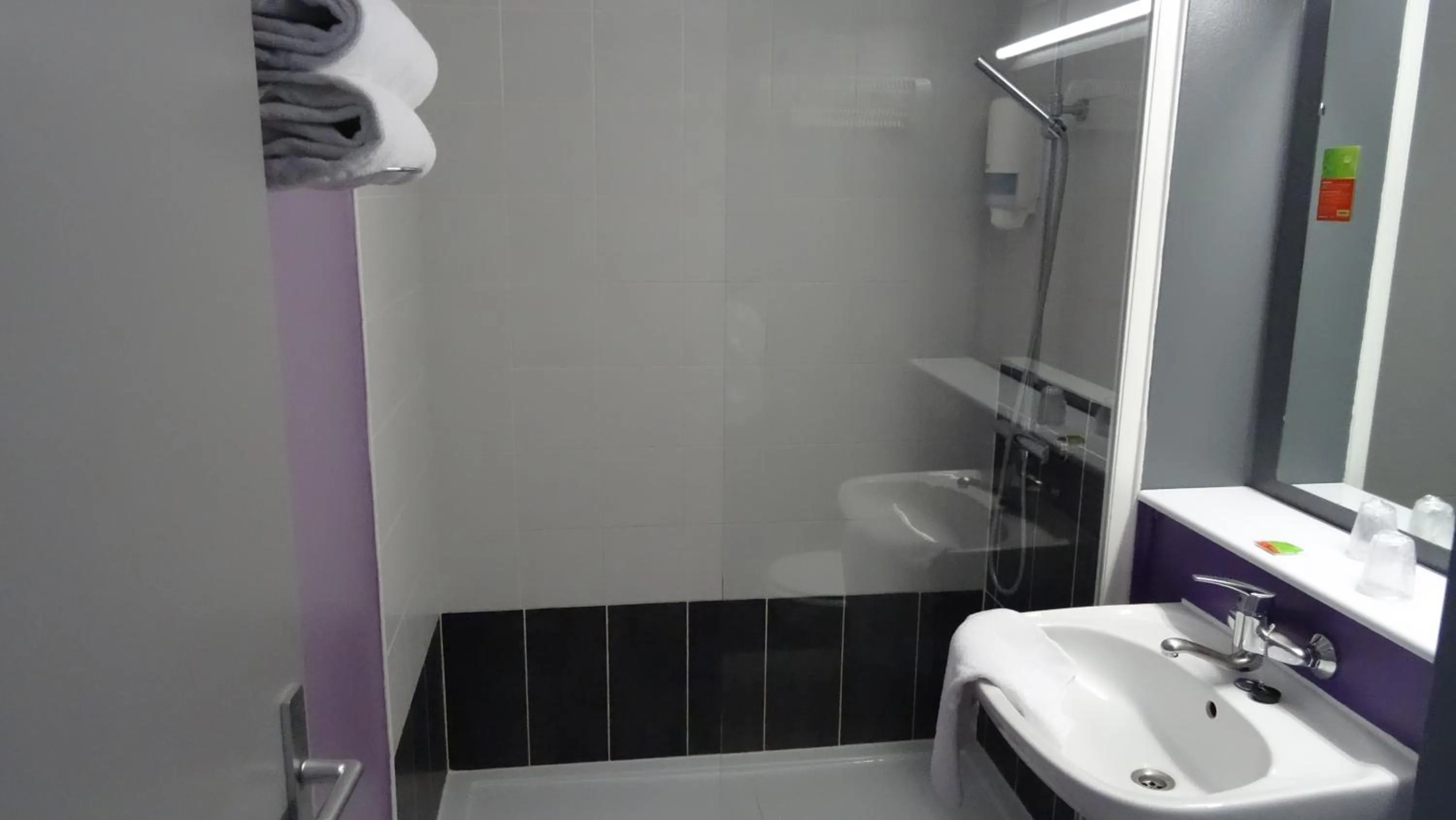 Bathroom in Initial by balladins Dieppe