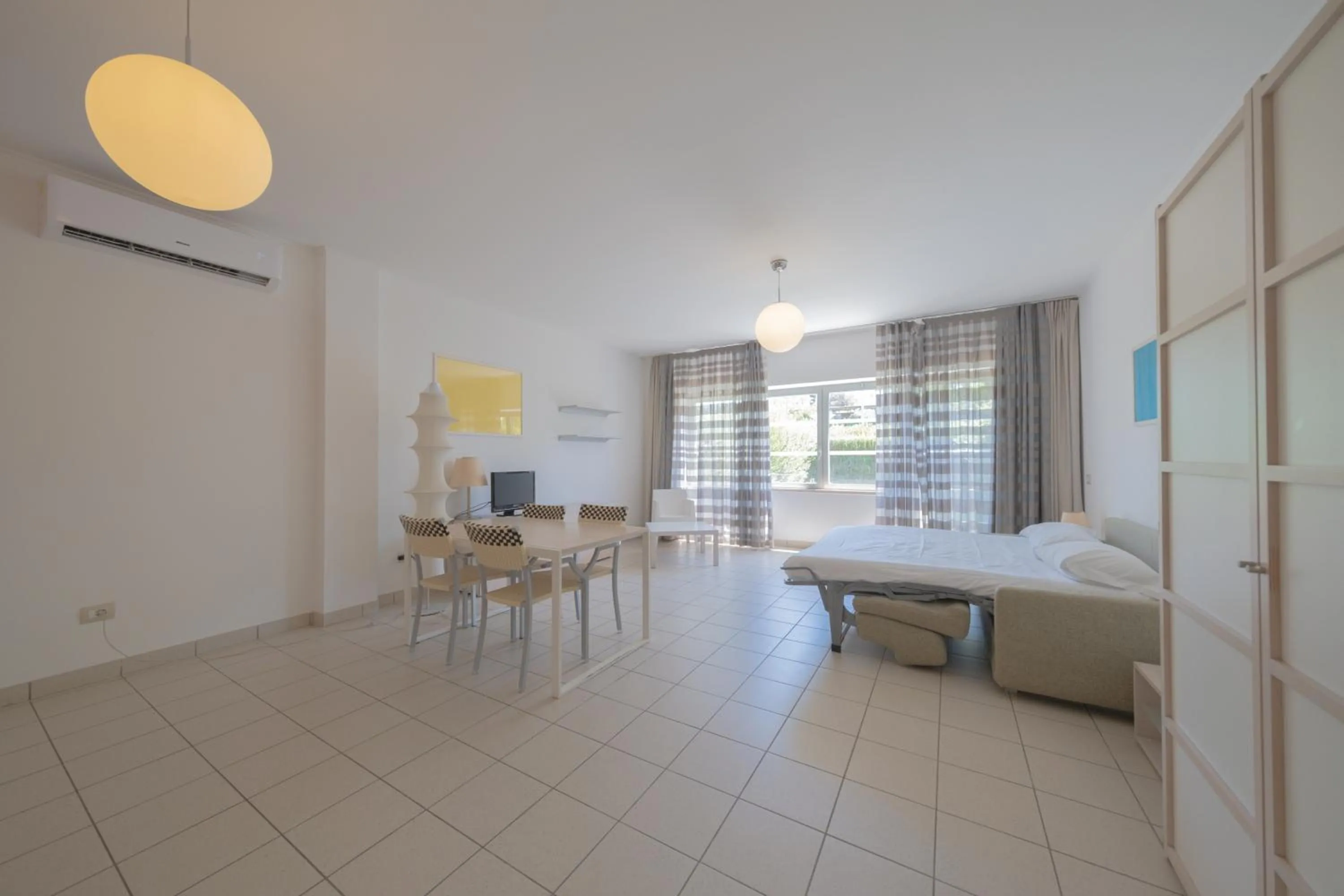 Living room, Bed in Solidago Residence