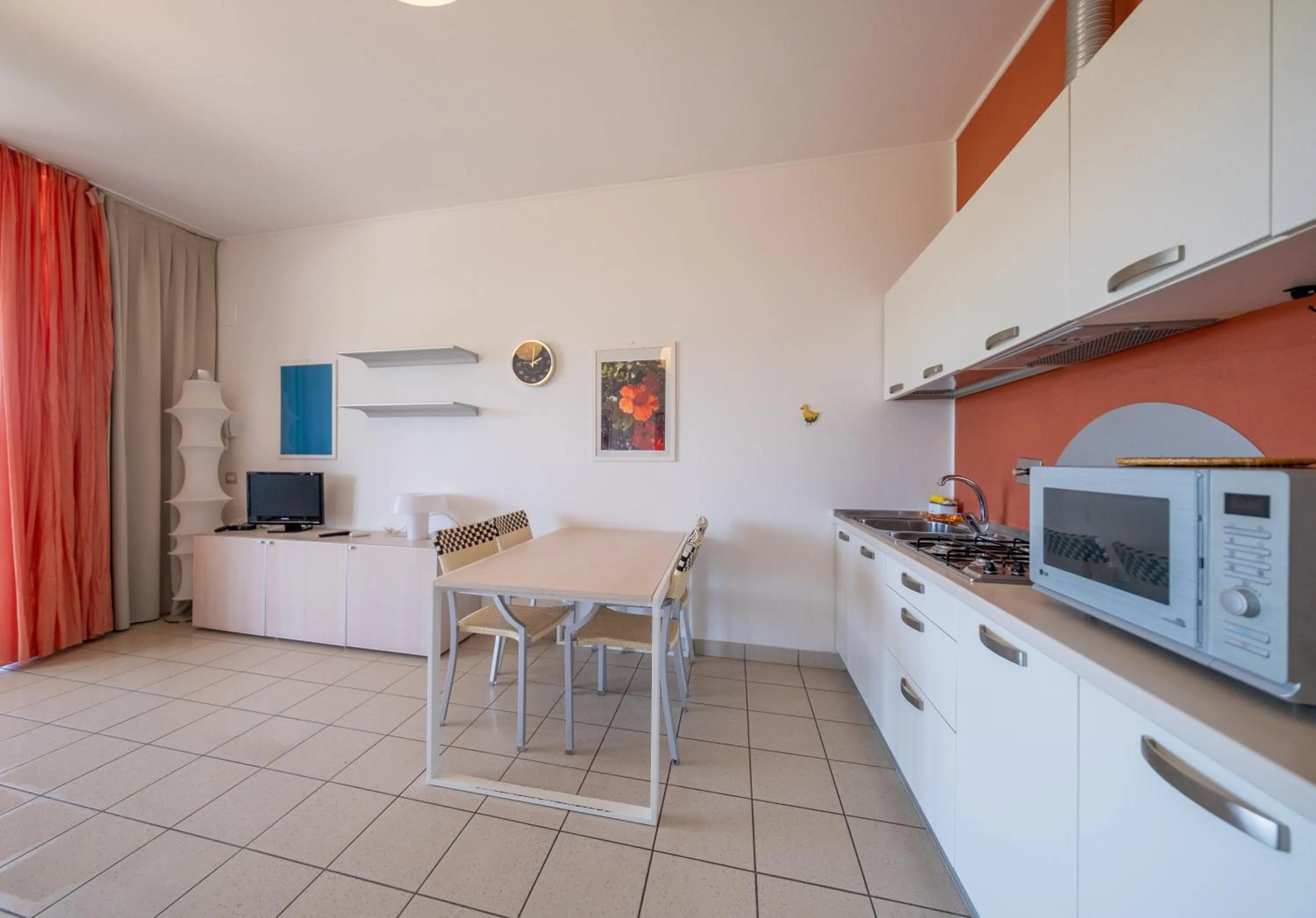 Kitchen or kitchenette in Solidago Residence