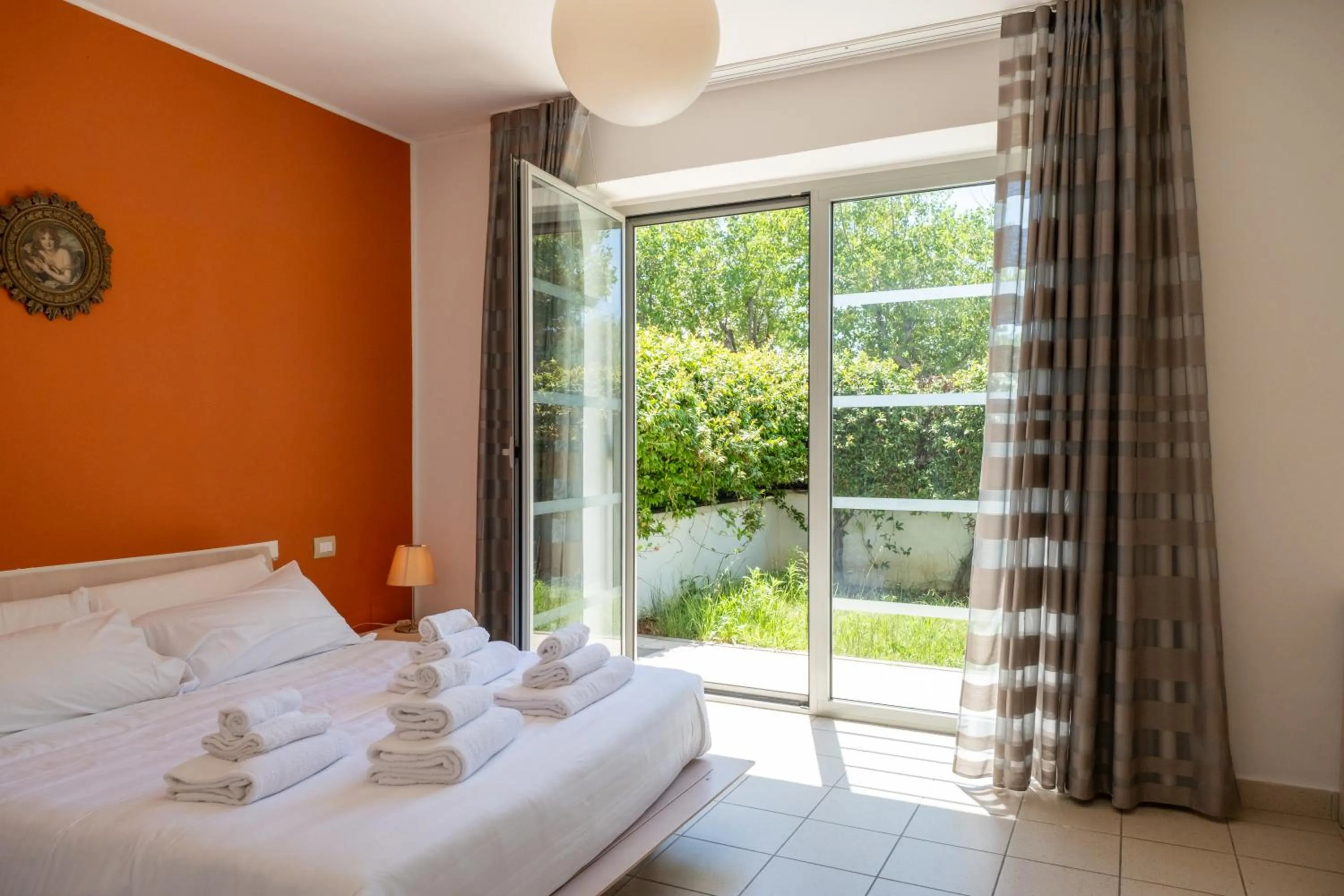 Bedroom, Bed in Solidago Residence