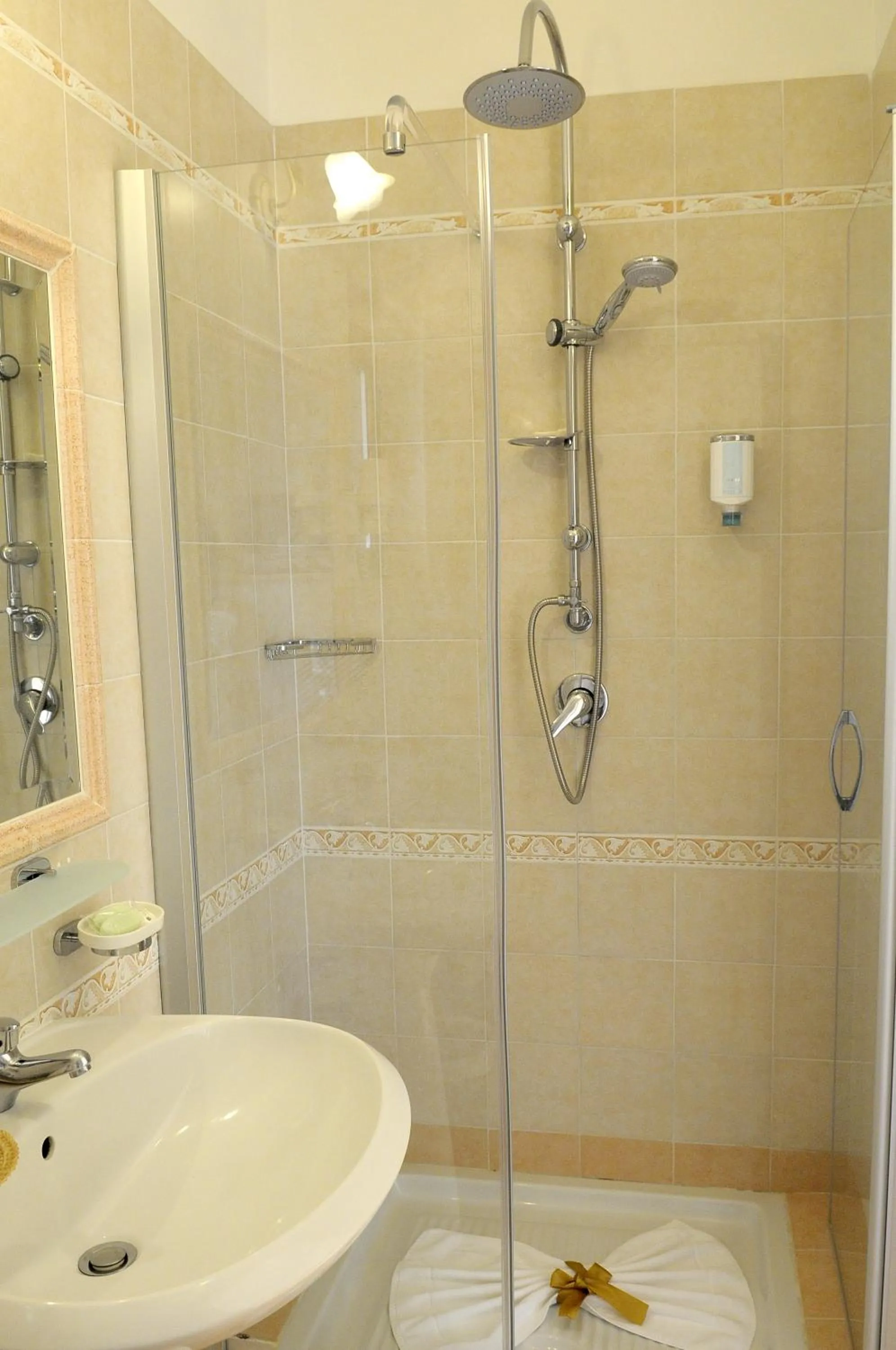 Shower in Poggio di Luna Adults Only