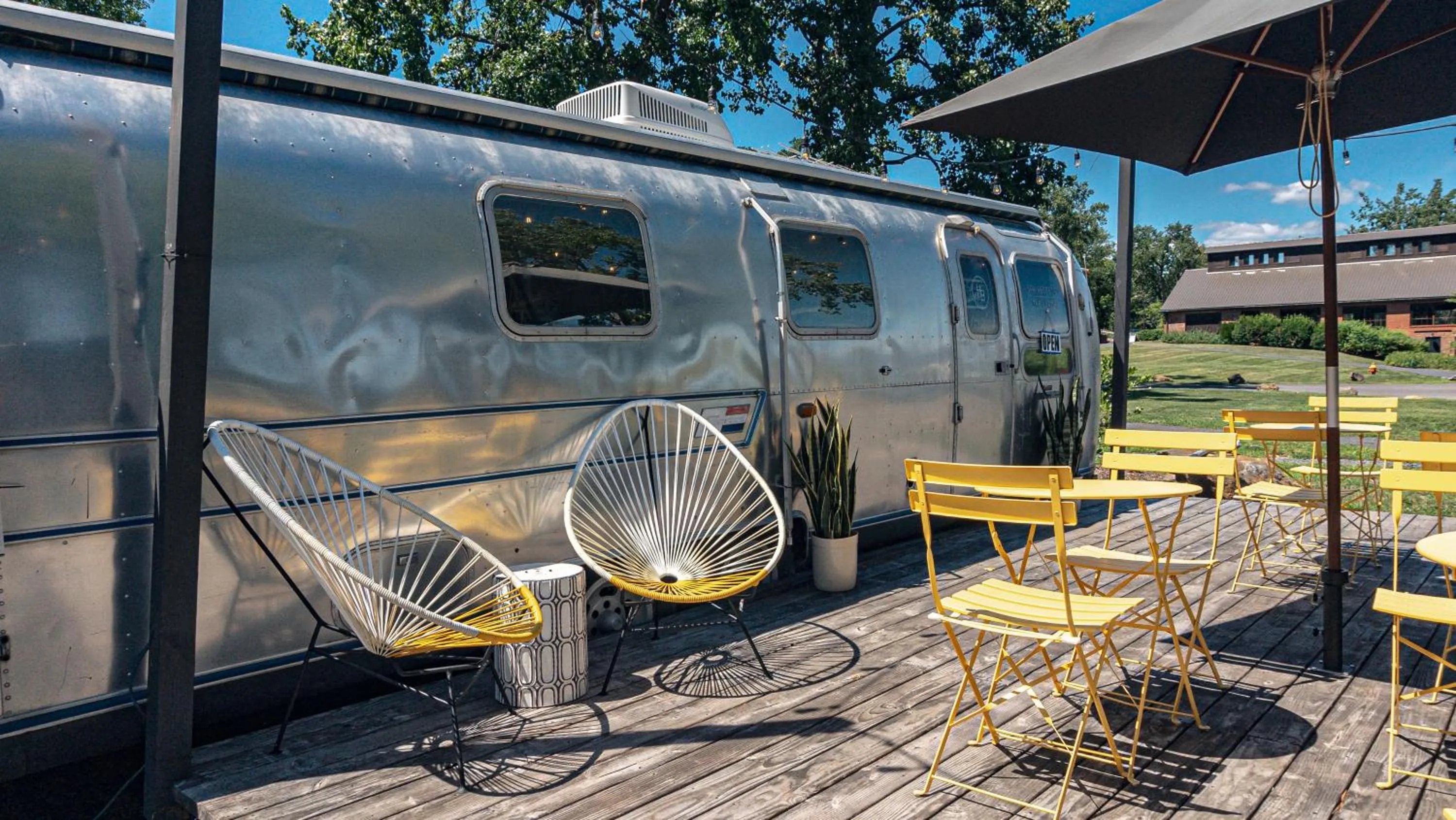 Restaurant/places to eat in Hutton Brickyards Riverfront Hotel & Venue