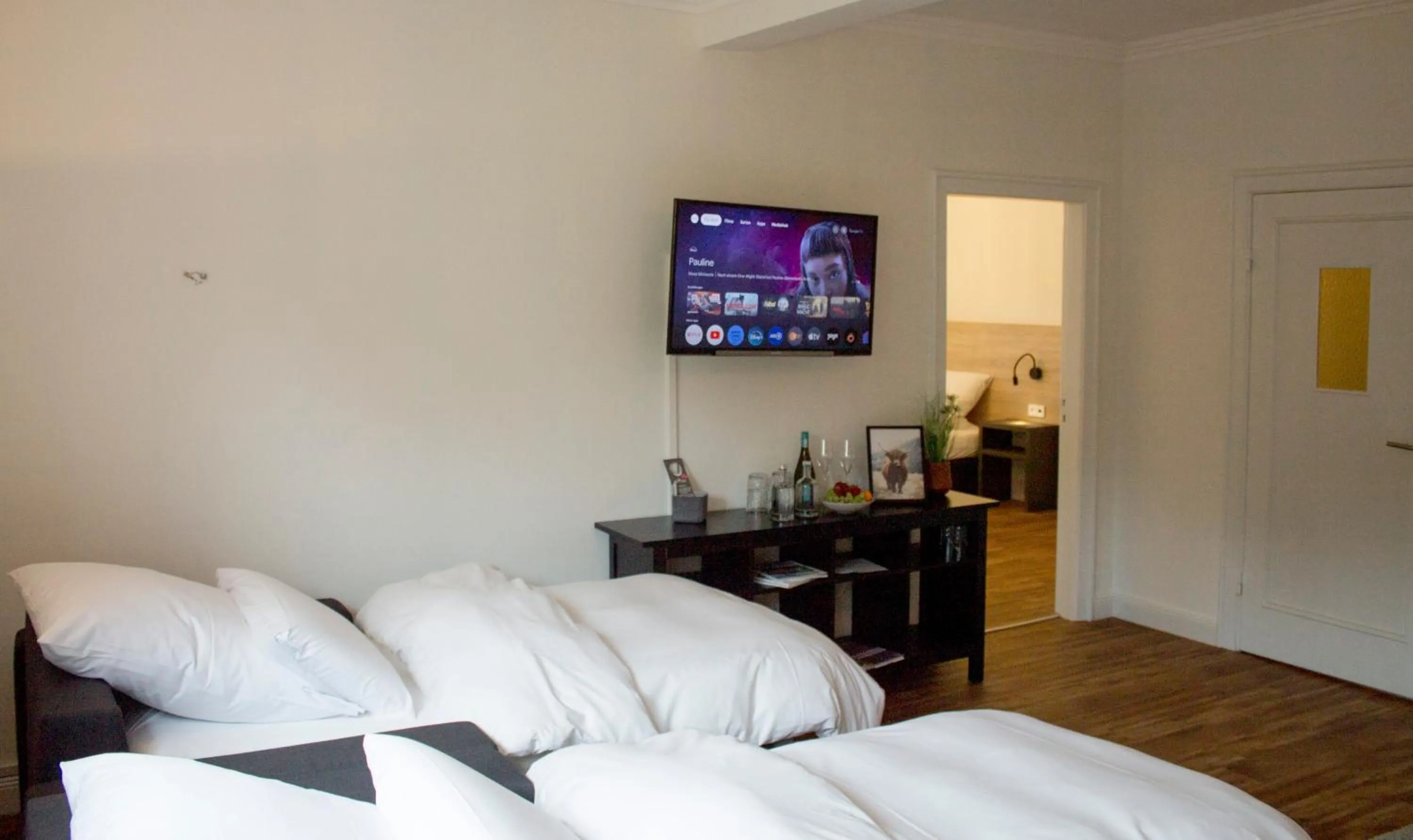 Communal lounge/ TV room, Bed in Flair Hotel Zur Eiche
