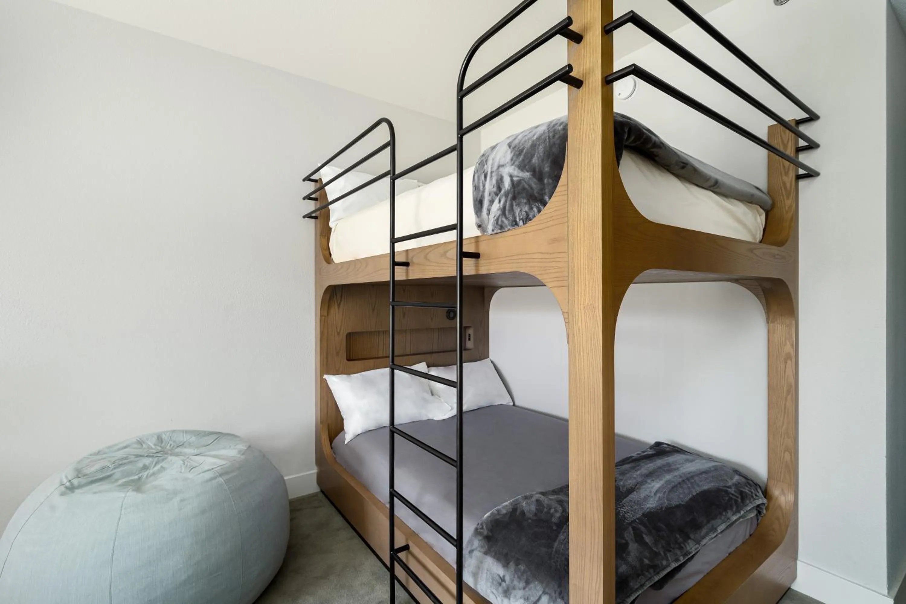 Bed in Grand Hyatt Indian Wells Resort & Villas