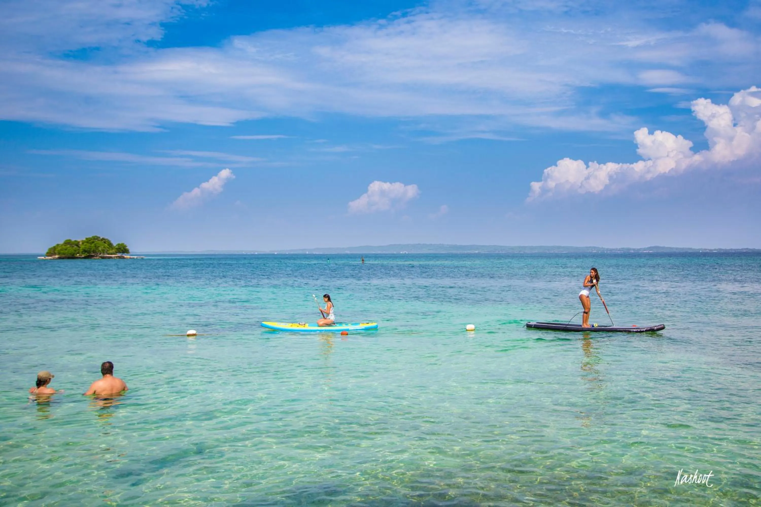 People in Hotel Isla Del Pirata