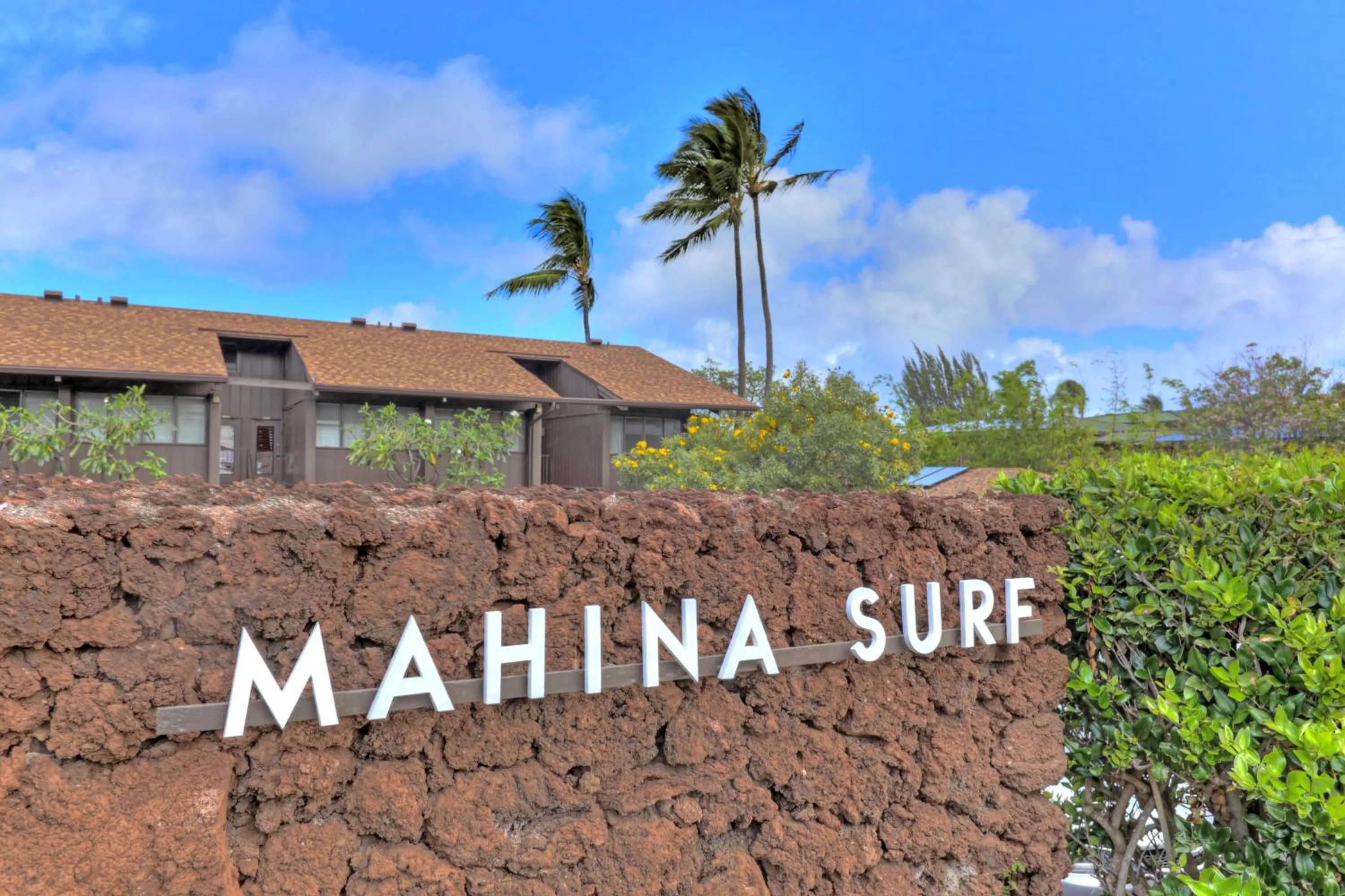 Mahina Surf