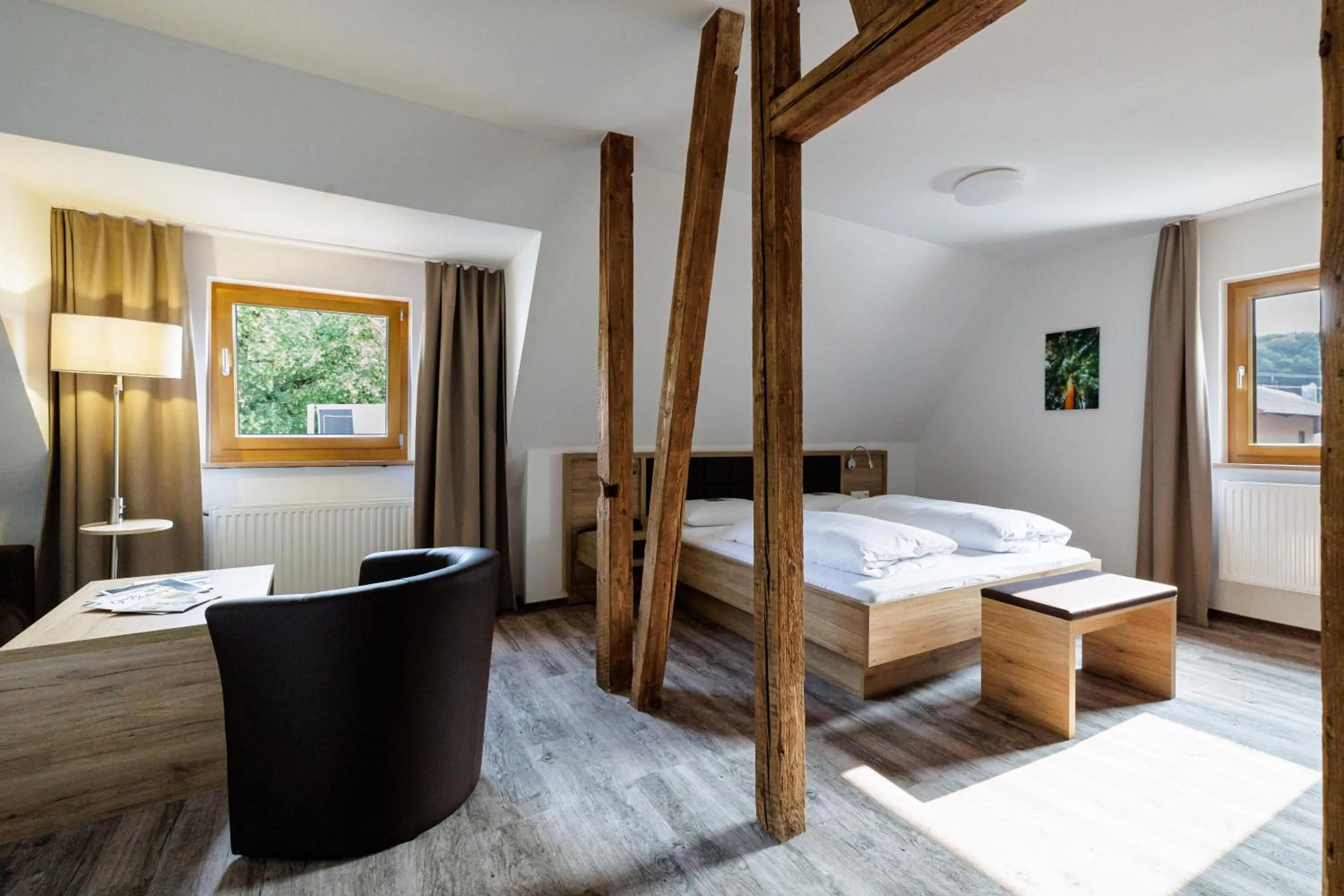 Bed in Flair Hotel Gasthof zum Hirsch