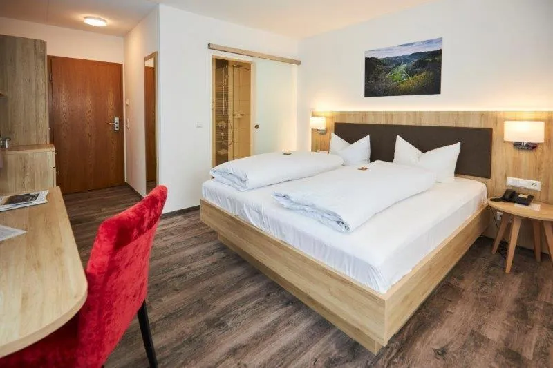 Bed in Flair Hotel Gasthof zum Hirsch