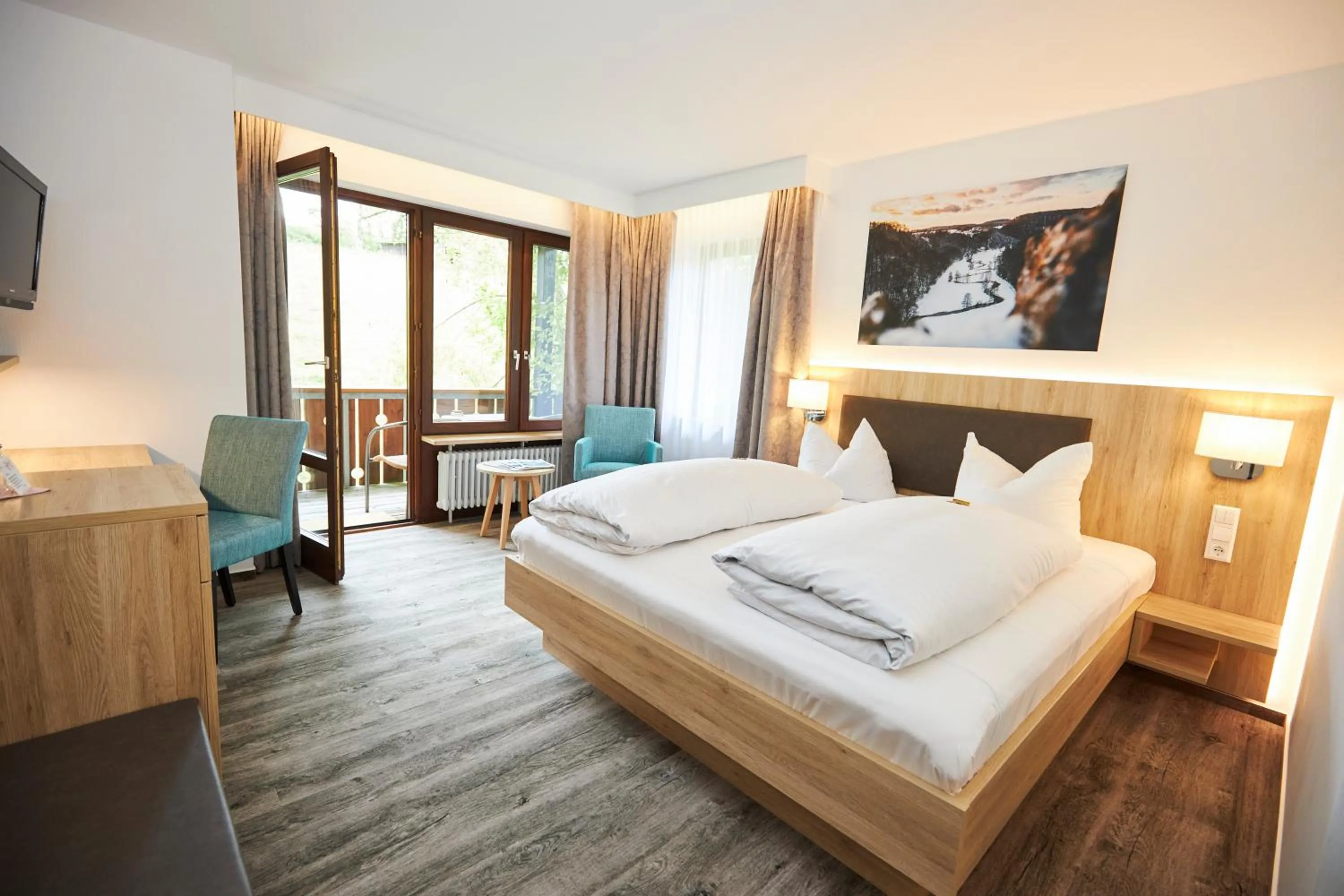 Bed in Flair Hotel Gasthof zum Hirsch