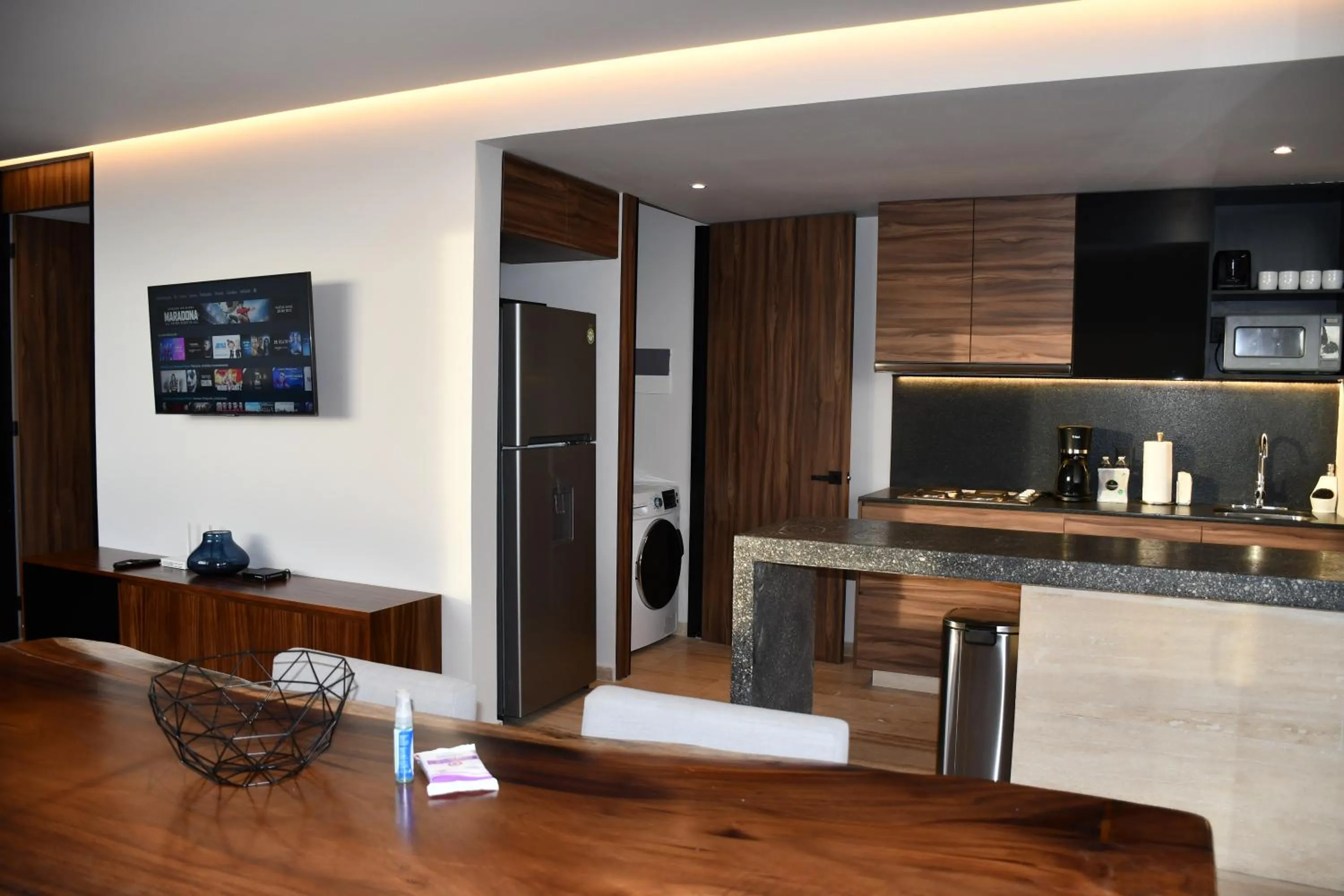 Luxury One Bedroom Apartment - Airport View & Laundry Center in Kaab South Beach by The Spot Rentals