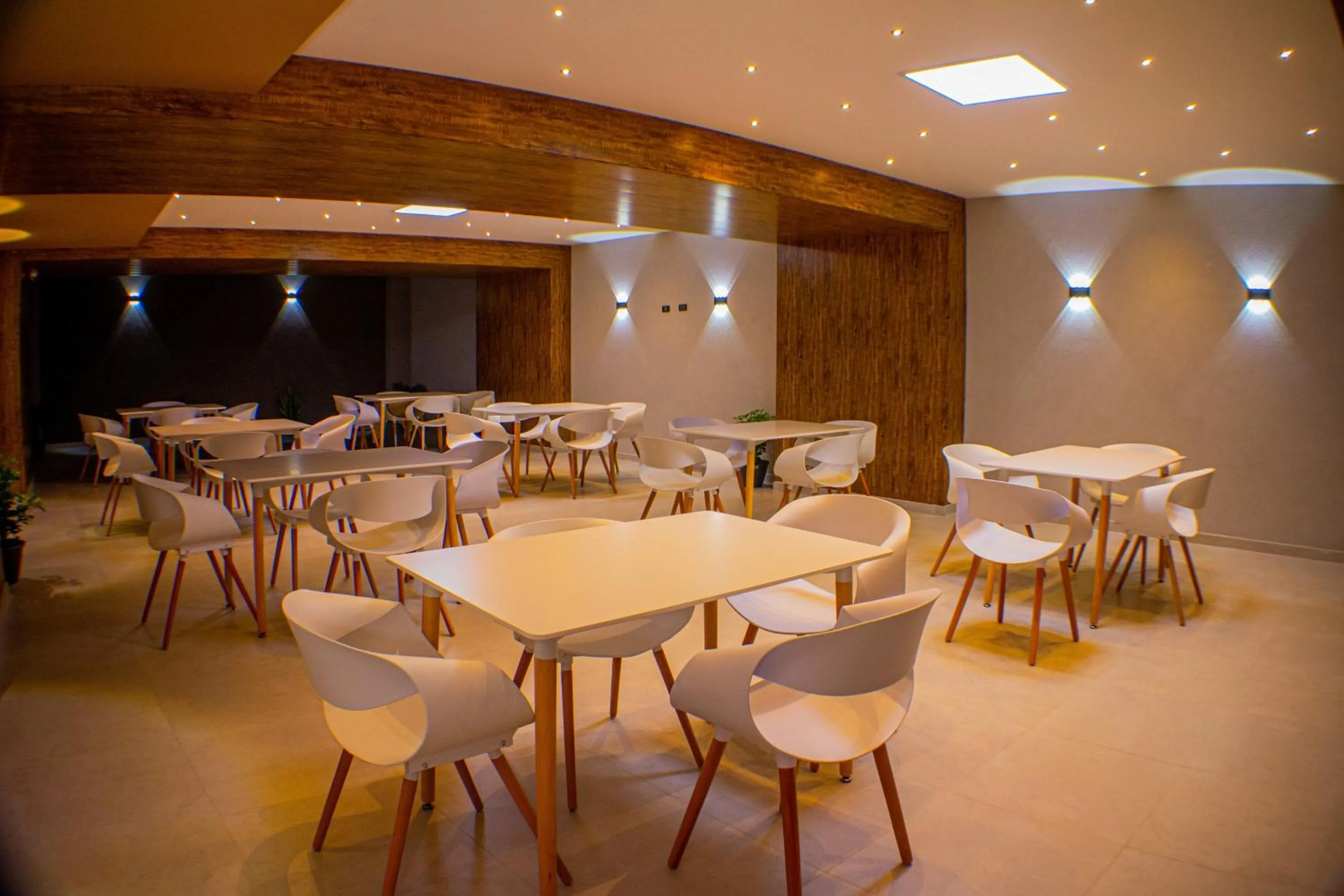 Restaurant/places to eat in Harmony Hotel