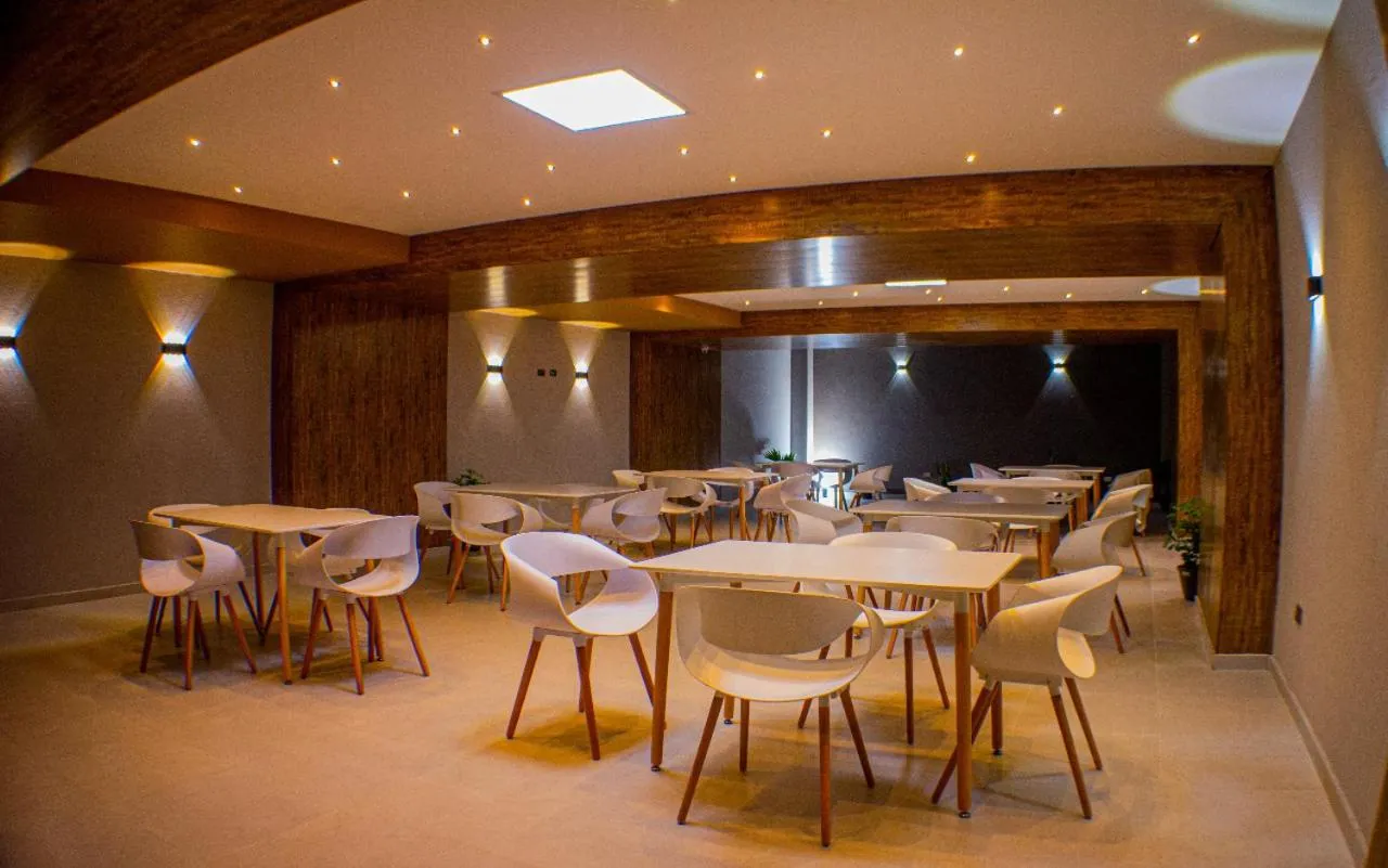 Restaurant/places to eat in Harmony Hotel