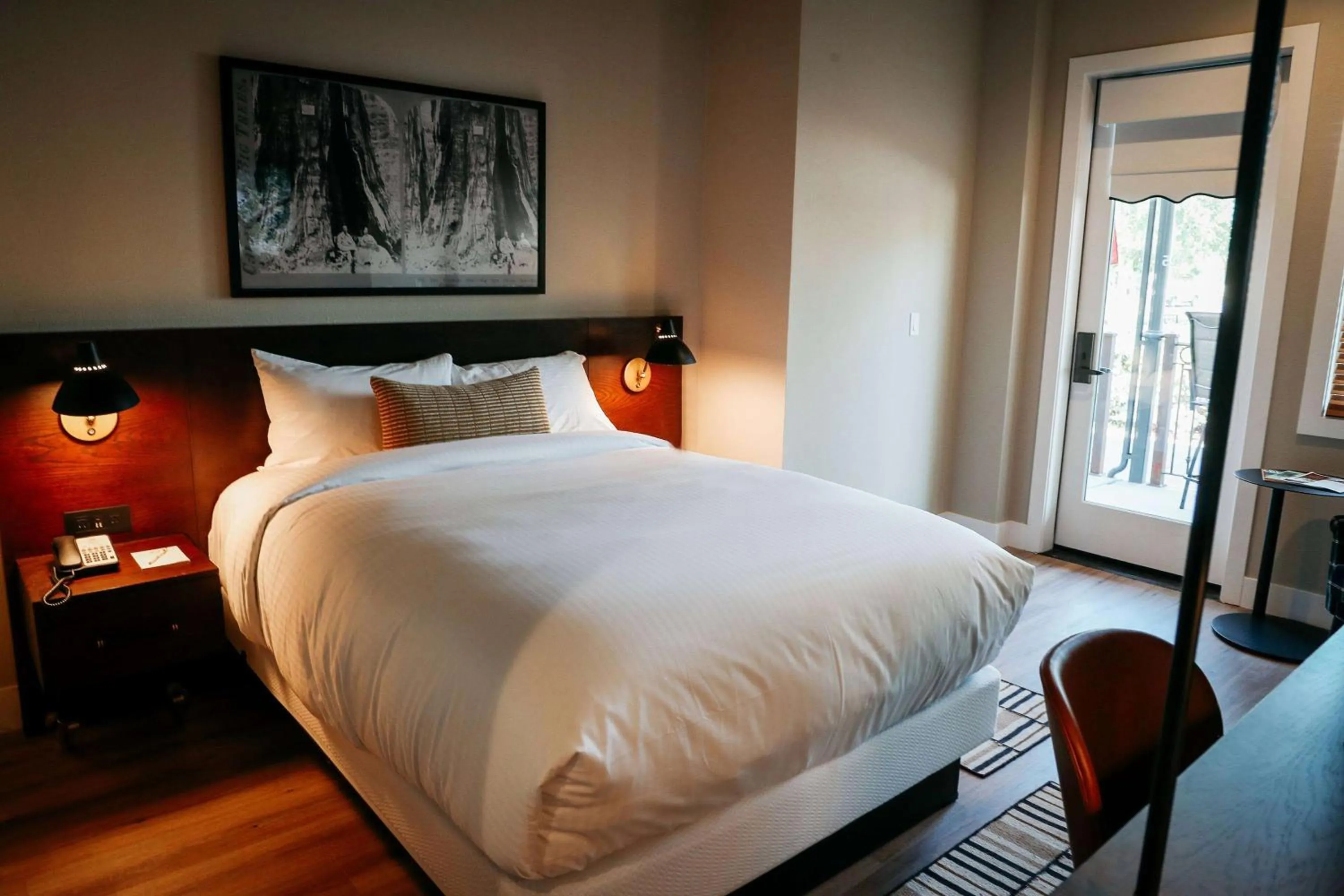 Photo of the whole room, Bed in Gateway Hotel, Trademark Collection by Wyndham