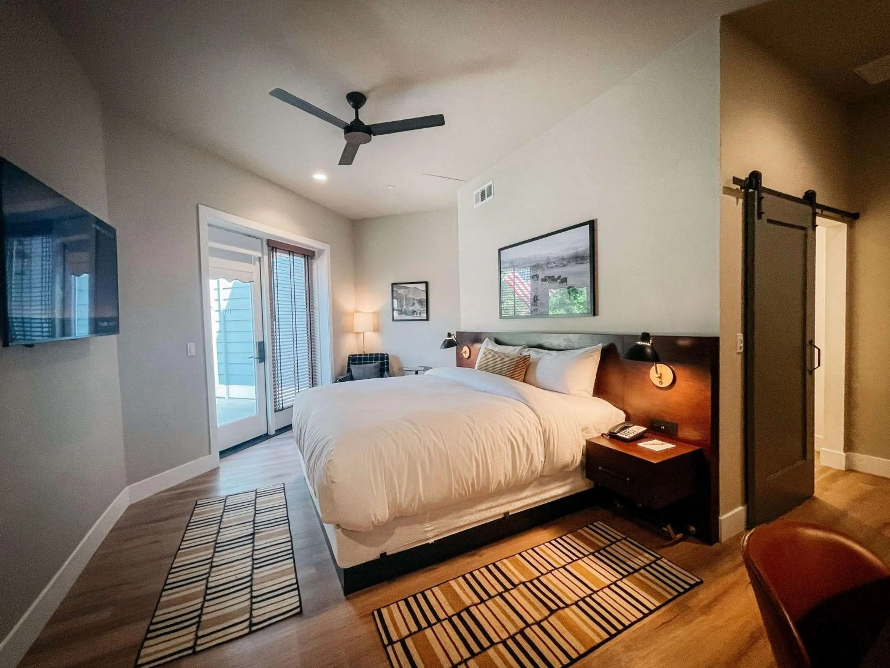 Bedroom, Bed in Gateway Hotel, Trademark Collection by Wyndham