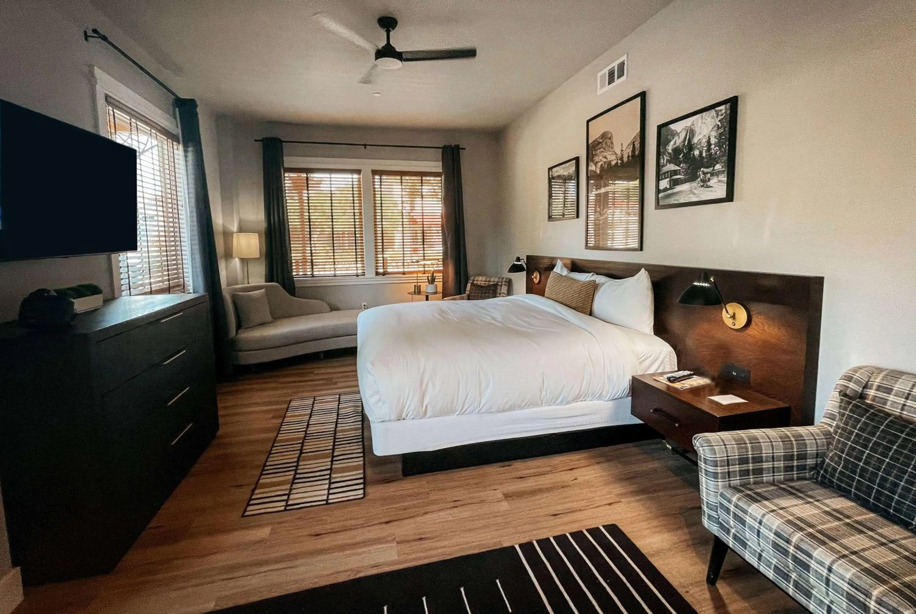 Photo of the whole room, Bed in Gateway Hotel, Trademark Collection by Wyndham