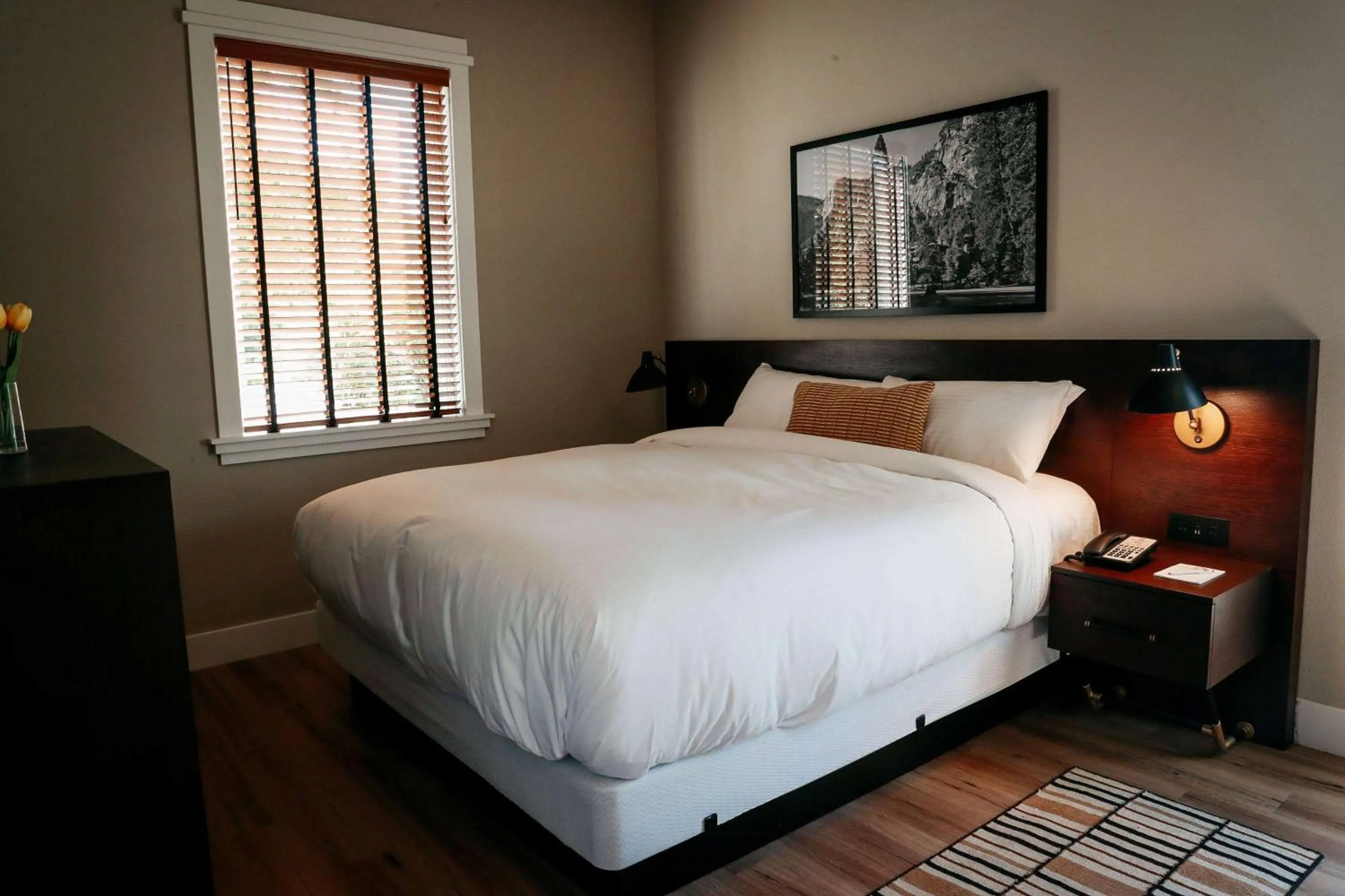 Photo of the whole room, Bed in Gateway Hotel, Trademark Collection by Wyndham
