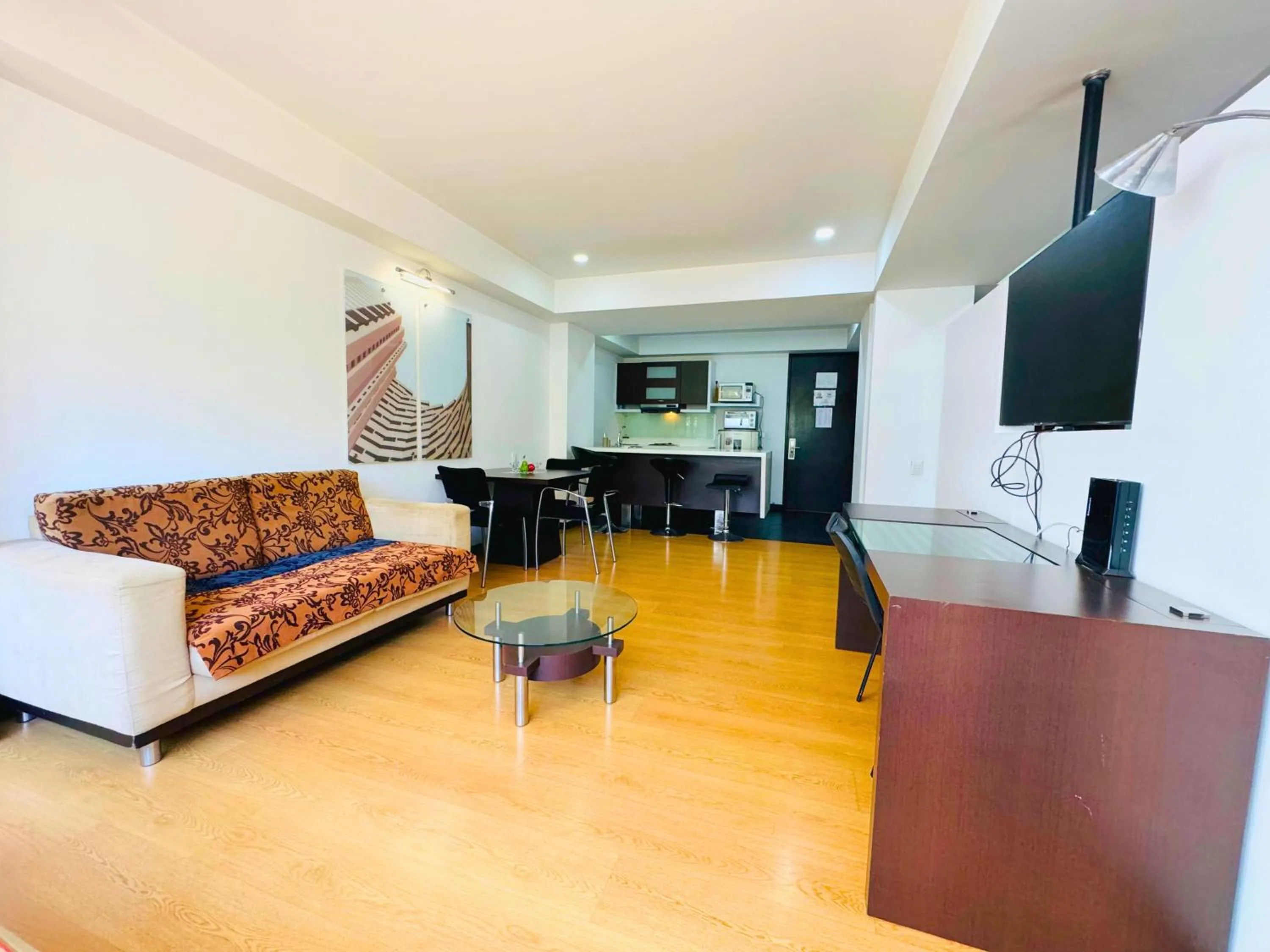 TV and multimedia in Aparta Suite Continental Bogotá