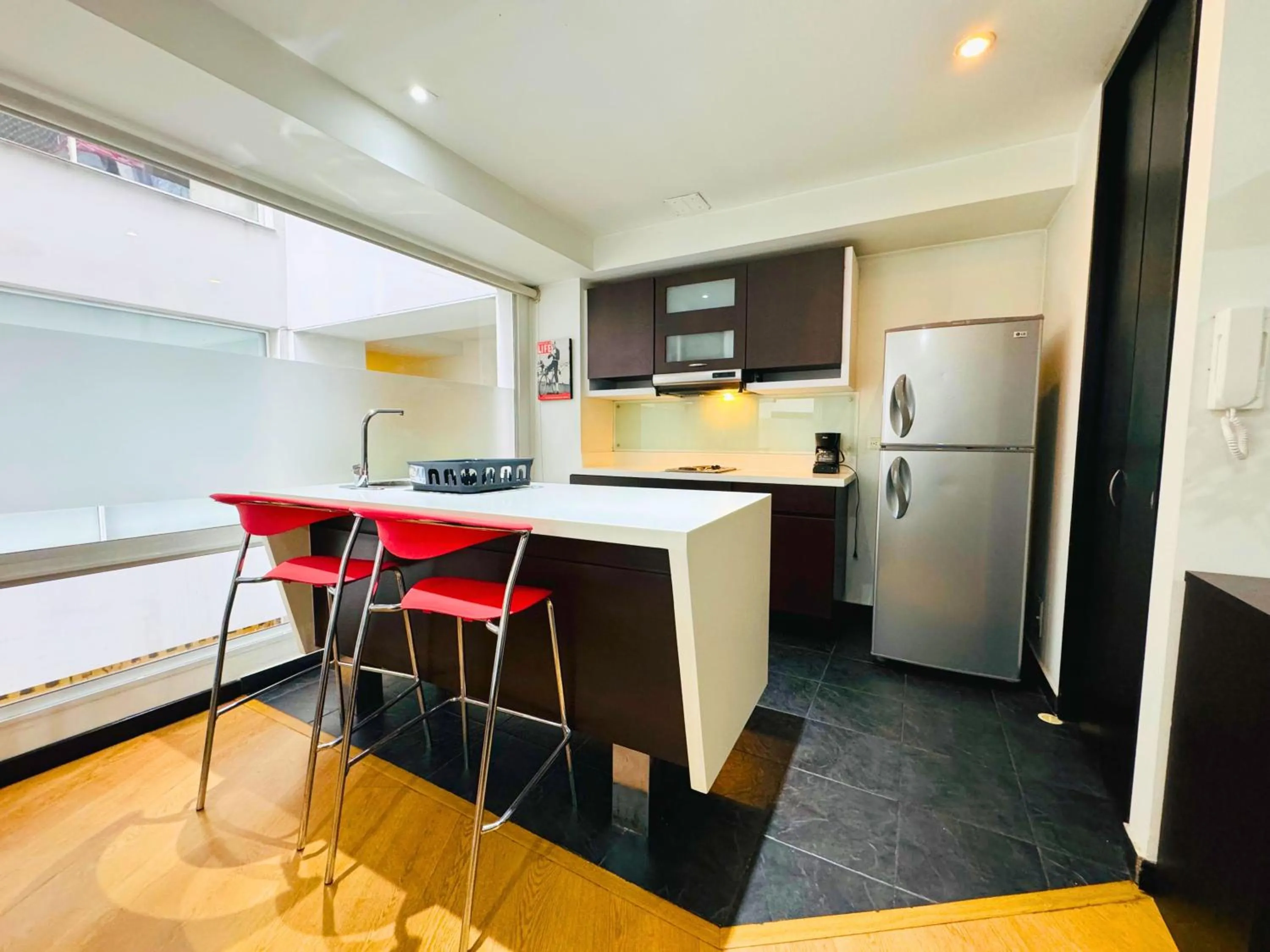 Kitchen or kitchenette in Aparta Suite Continental Bogotá