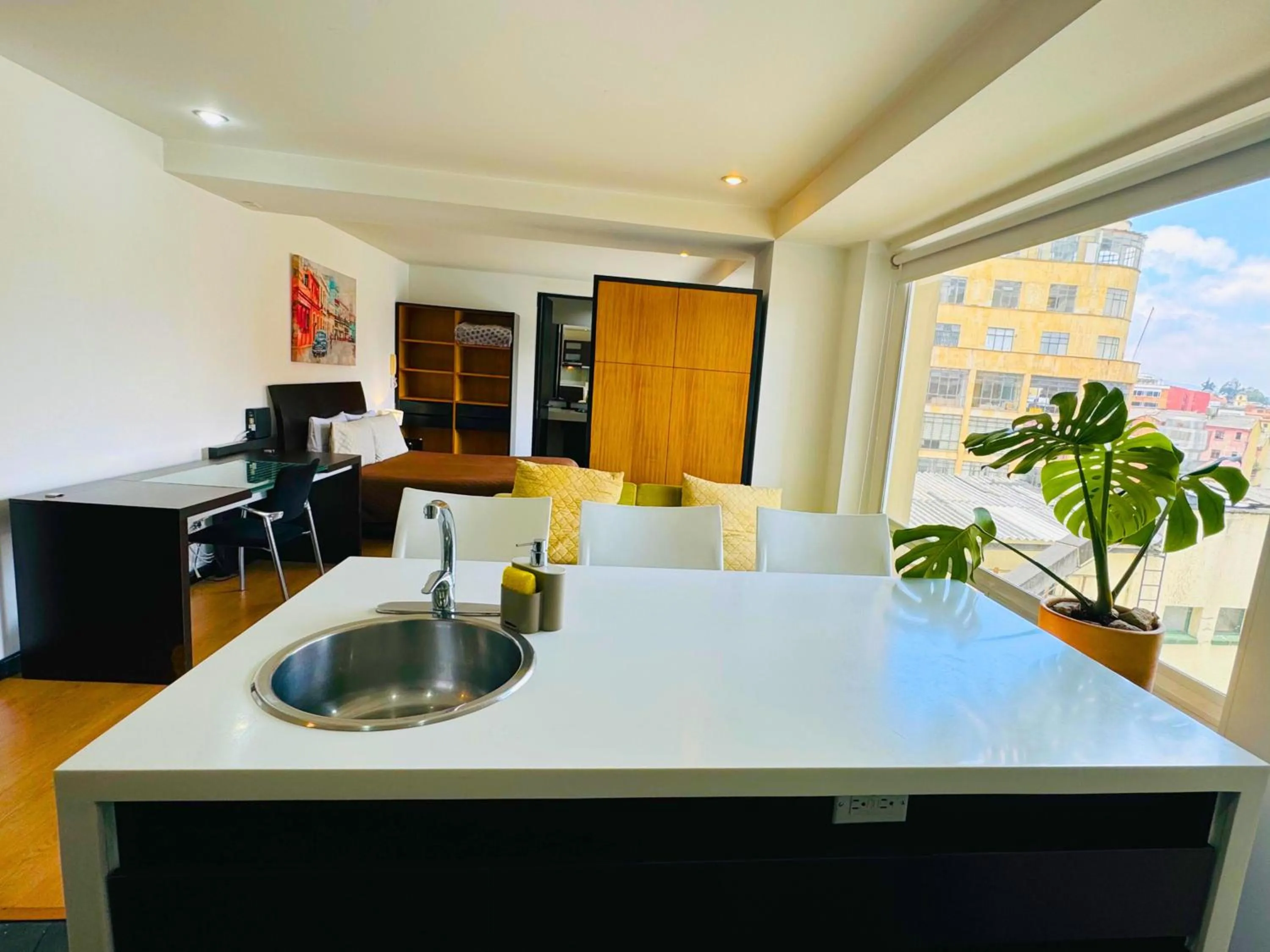 Kitchen or kitchenette in Aparta Suite Continental Bogotá