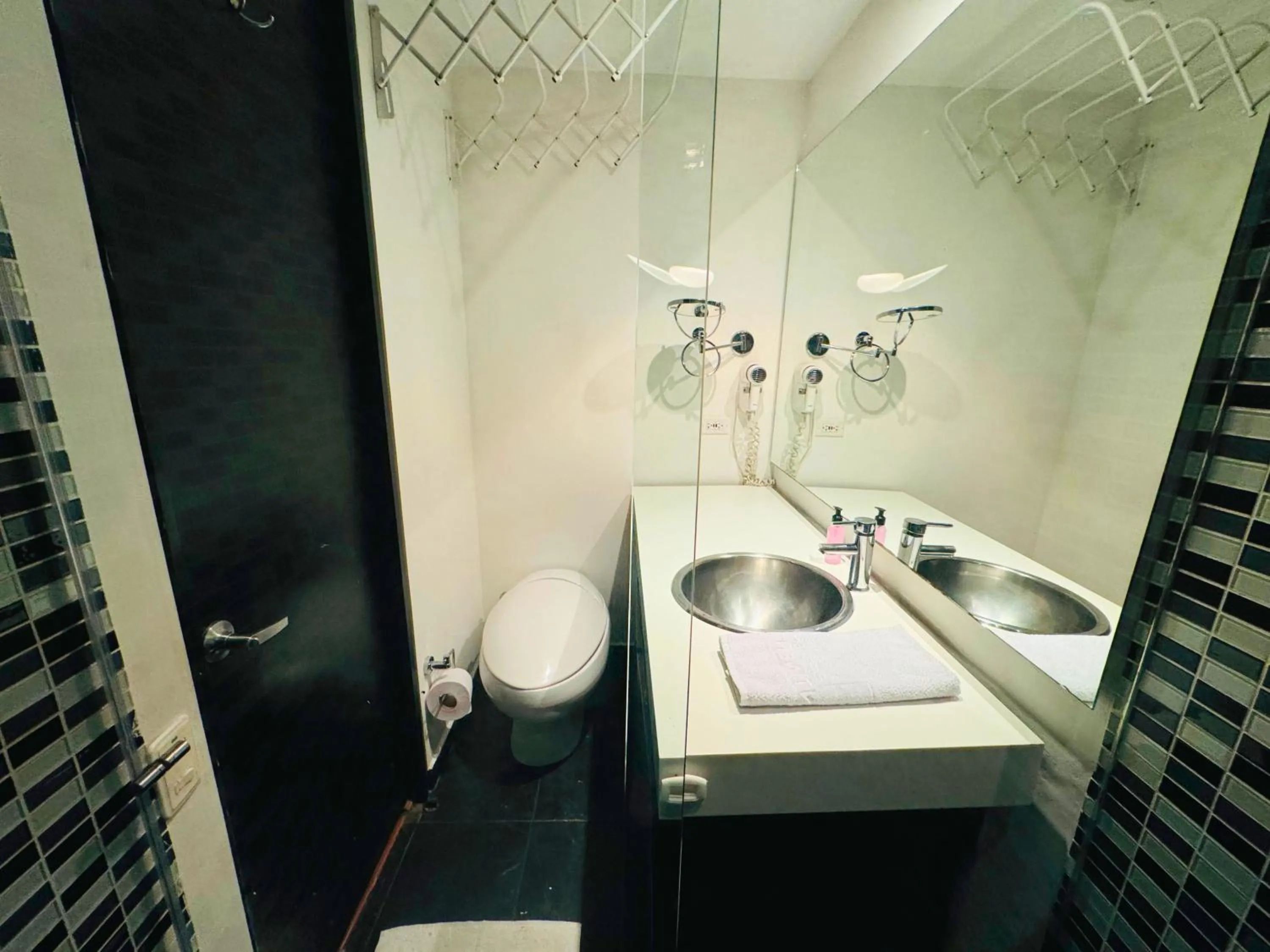 Shower in Aparta Suite Continental Bogotá