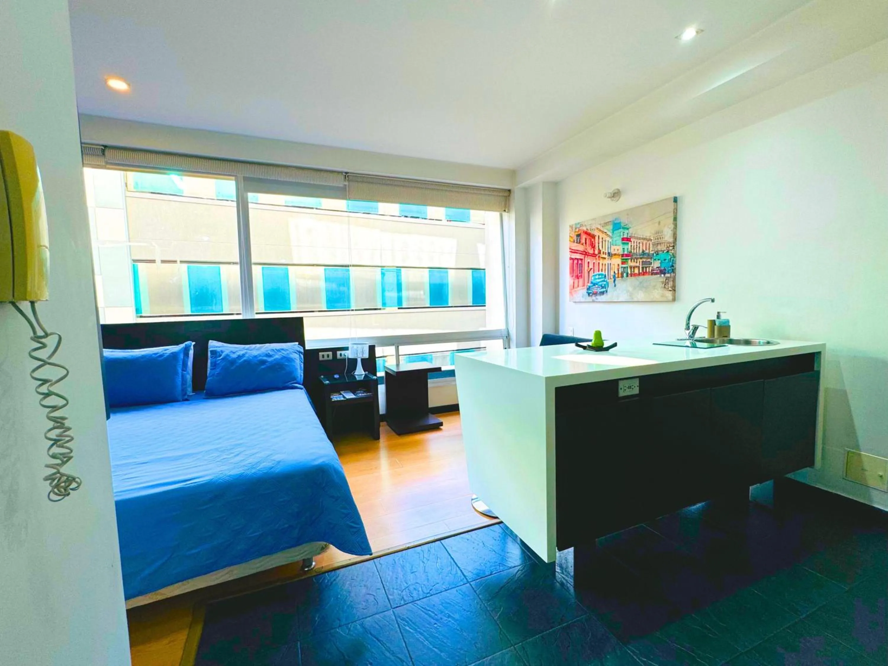 Photo of the whole room in Aparta Suite Continental Bogotá