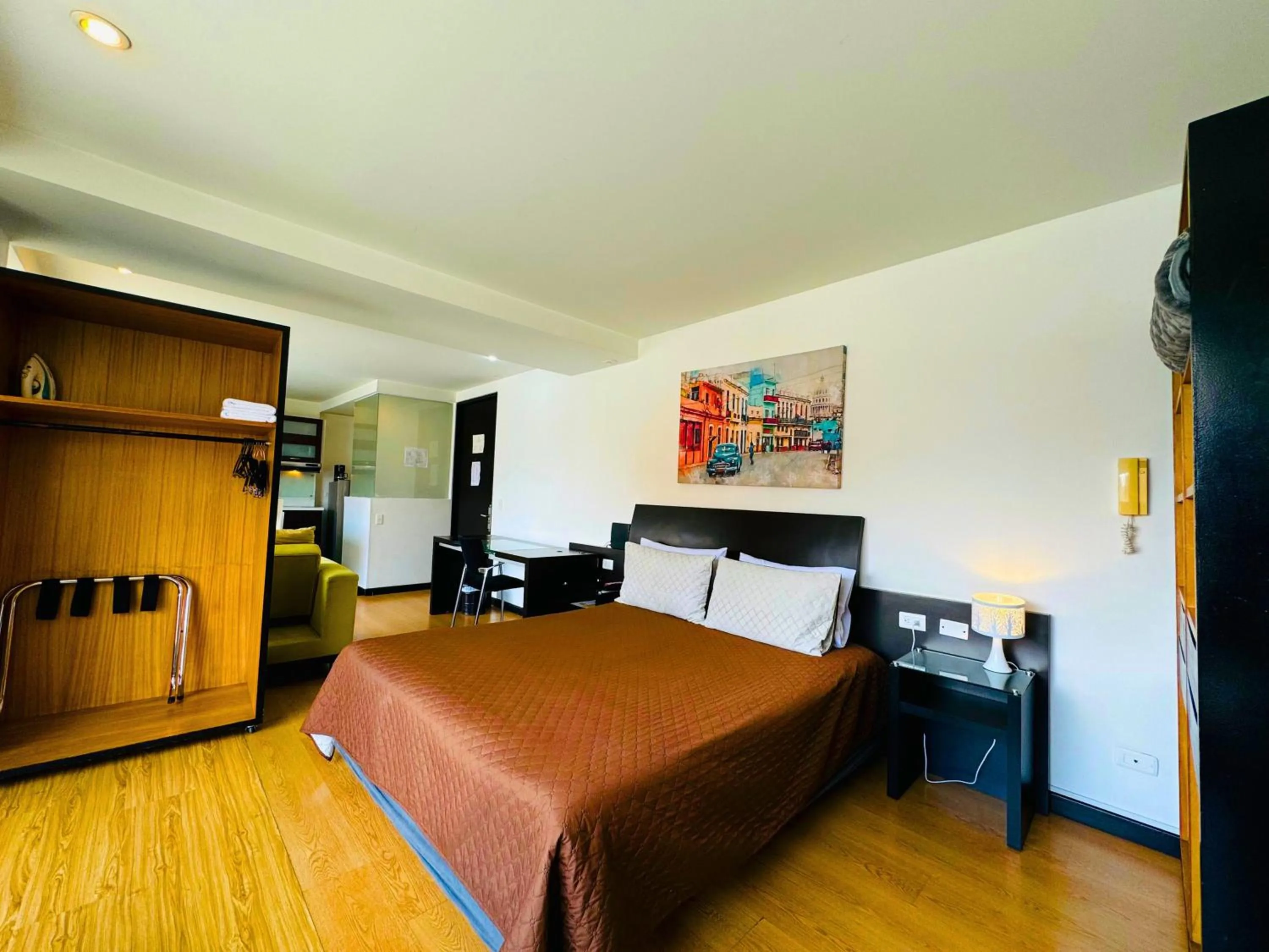 Photo of the whole room, Bed in Aparta Suite Continental Bogotá