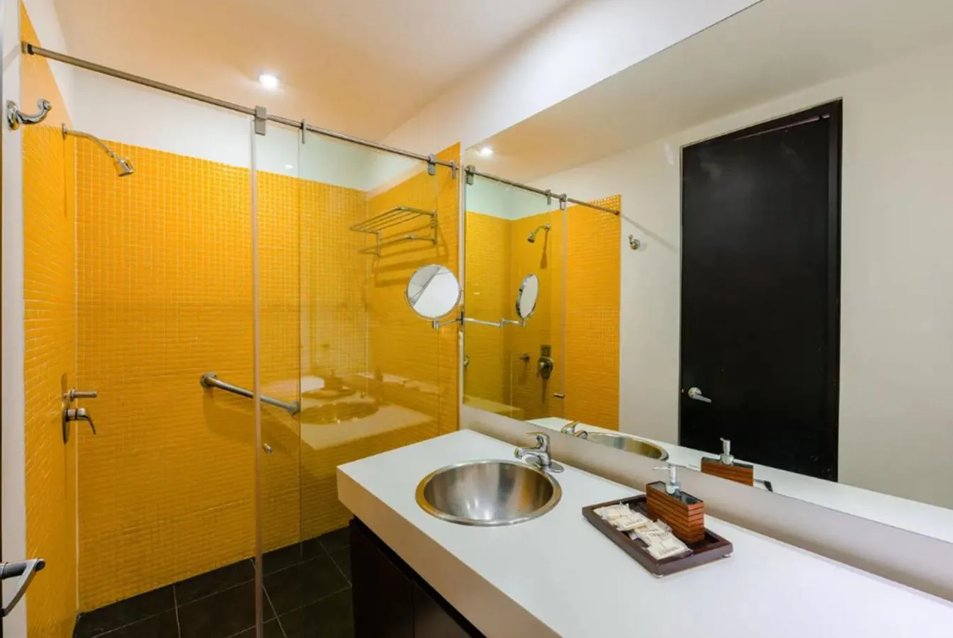 Bathroom in Aparta Suite Continental Bogotá