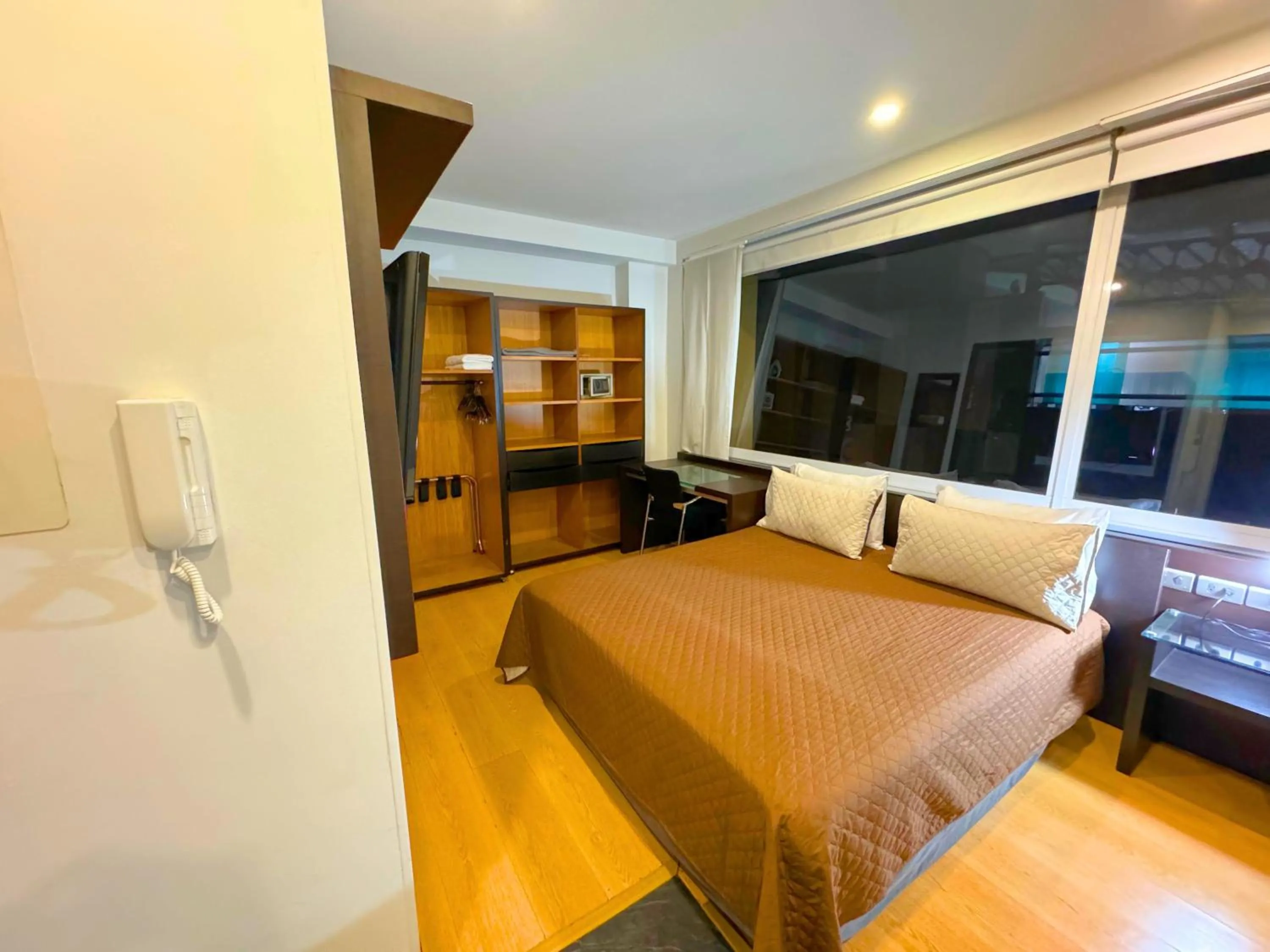 Photo of the whole room, Bed in Aparta Suite Continental Bogotá