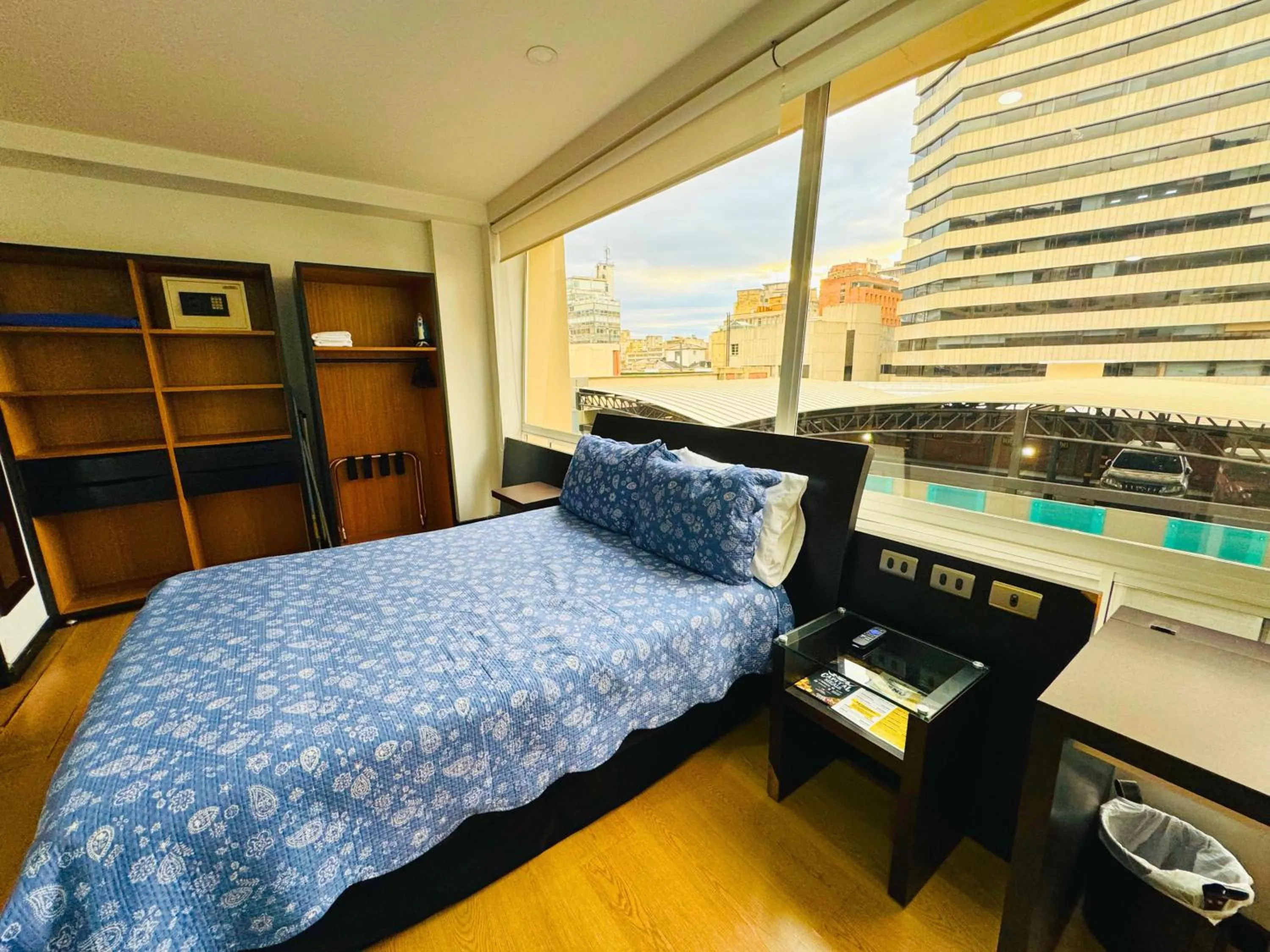 Photo of the whole room, Bed in Aparta Suite Continental Bogotá