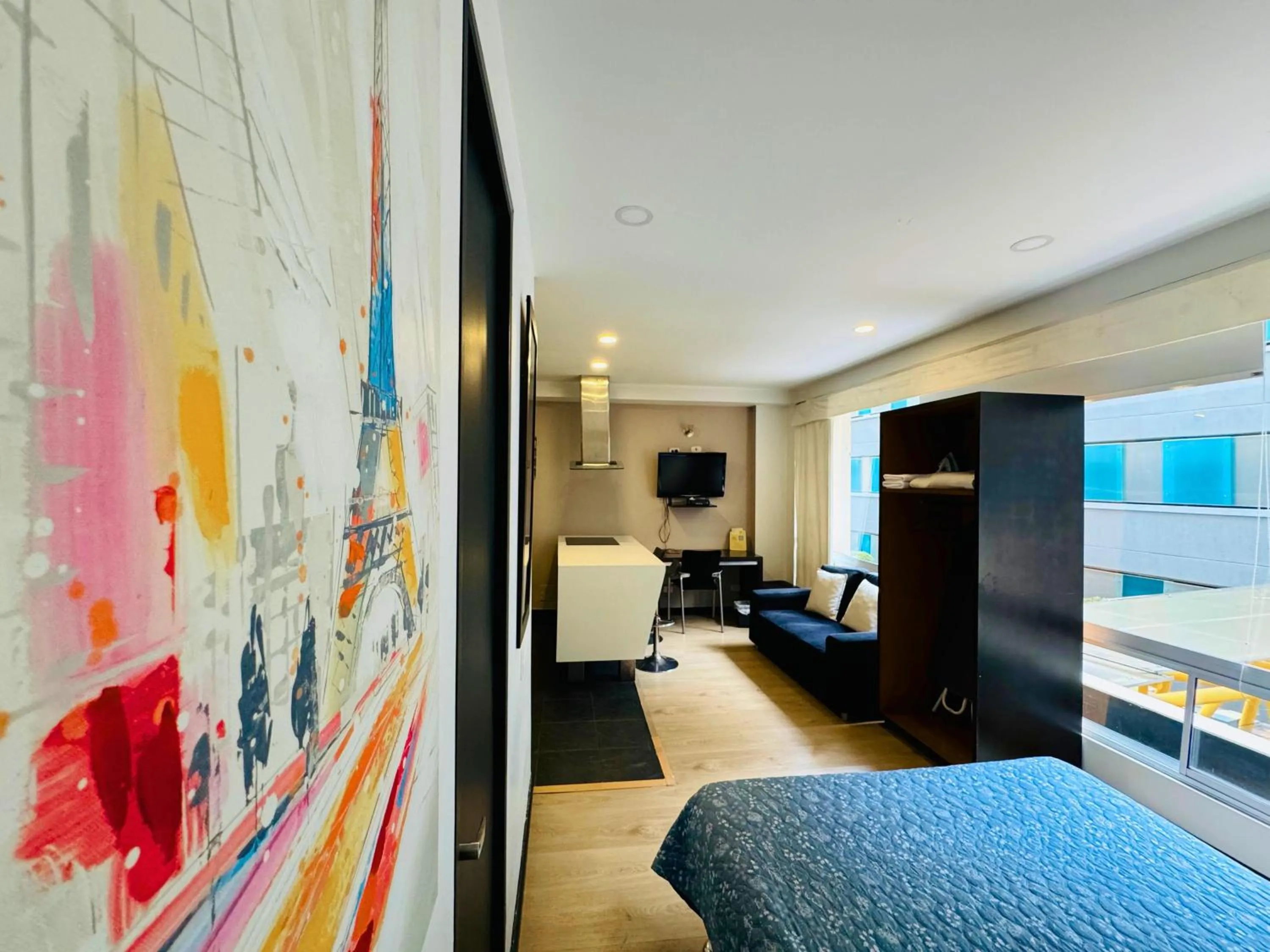 Photo of the whole room, Bed in Aparta Suite Continental Bogotá