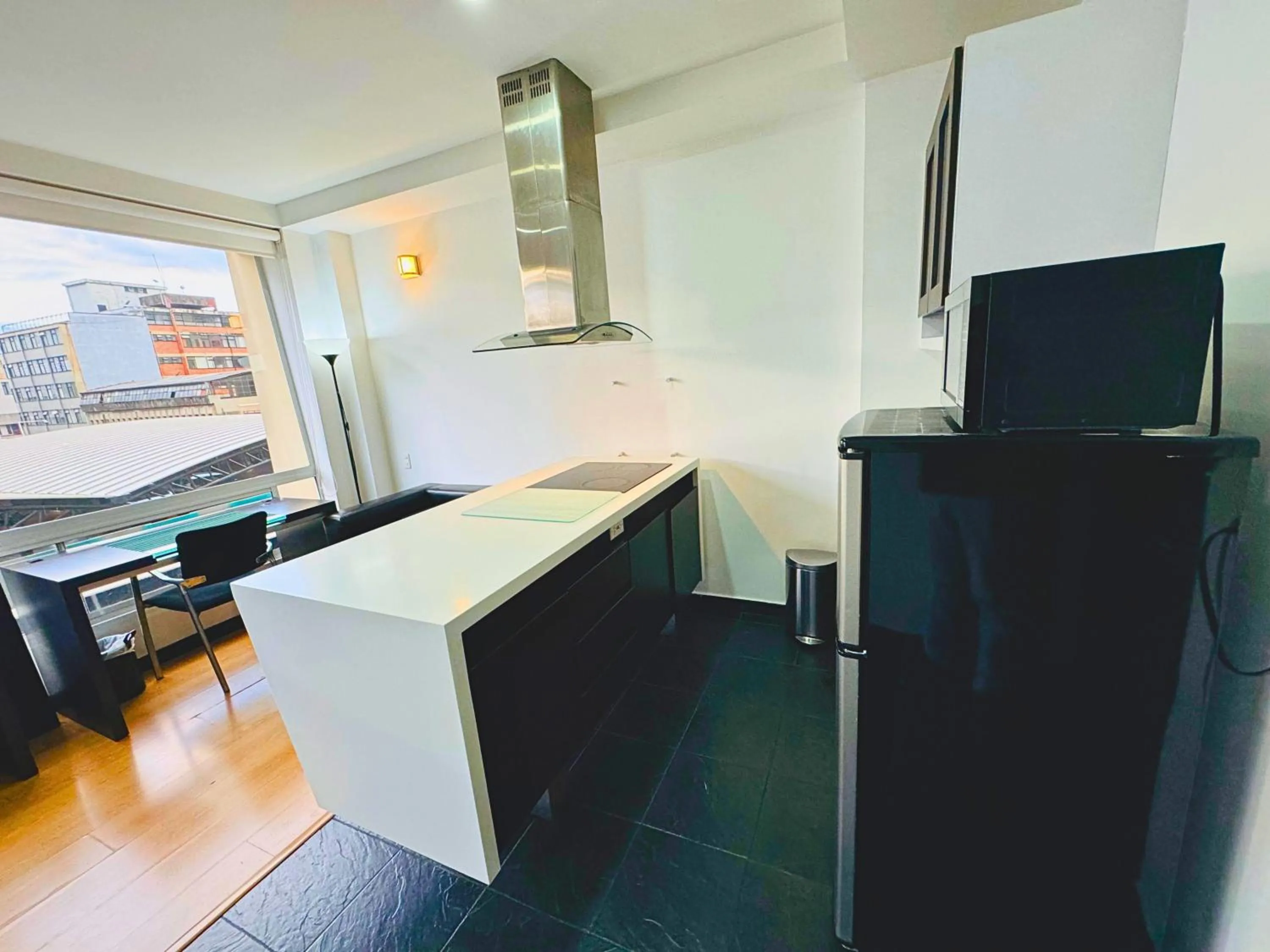 Kitchen or kitchenette in Aparta Suite Continental Bogotá