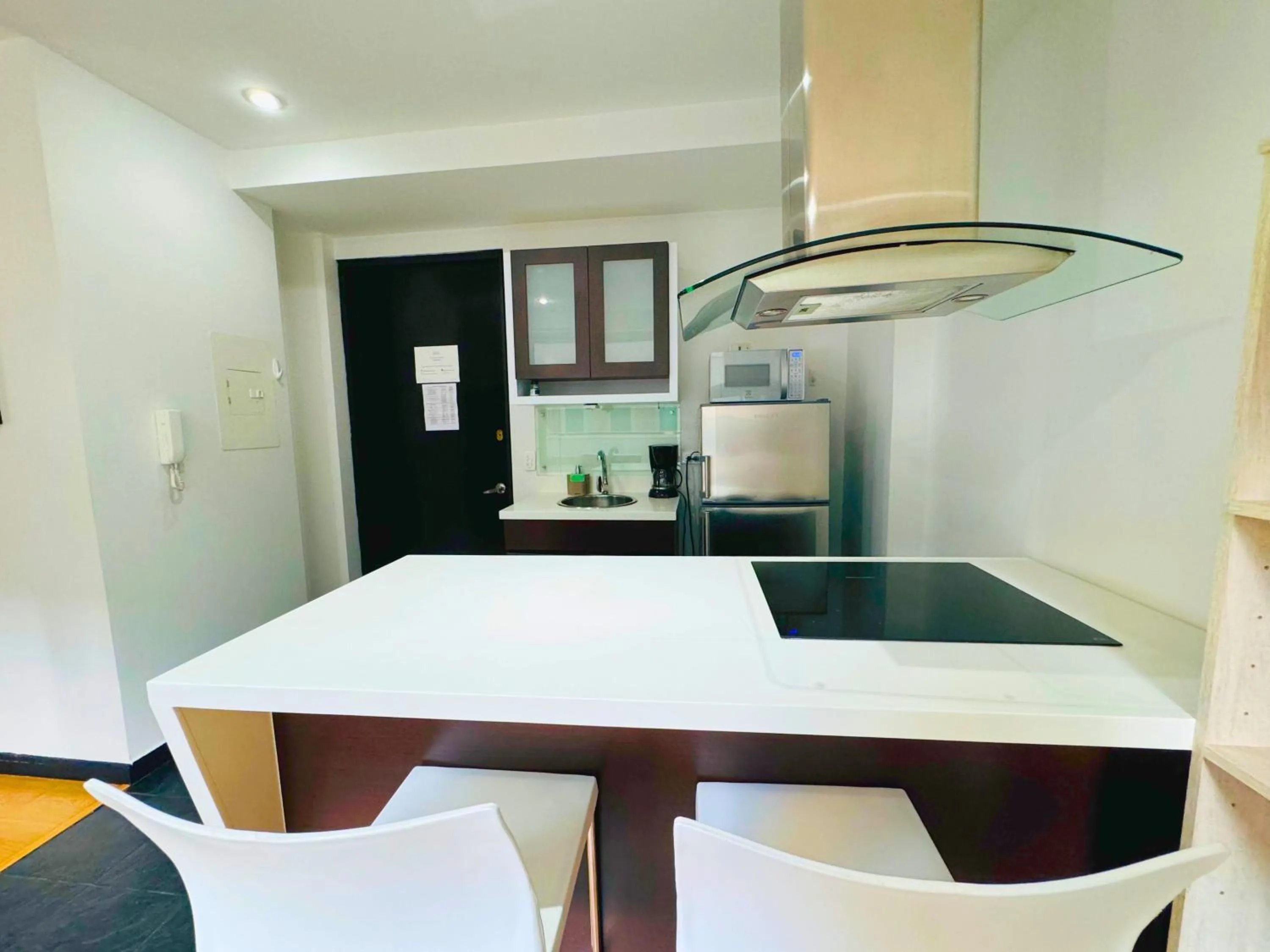 Kitchen or kitchenette in Aparta Suite Continental Bogotá