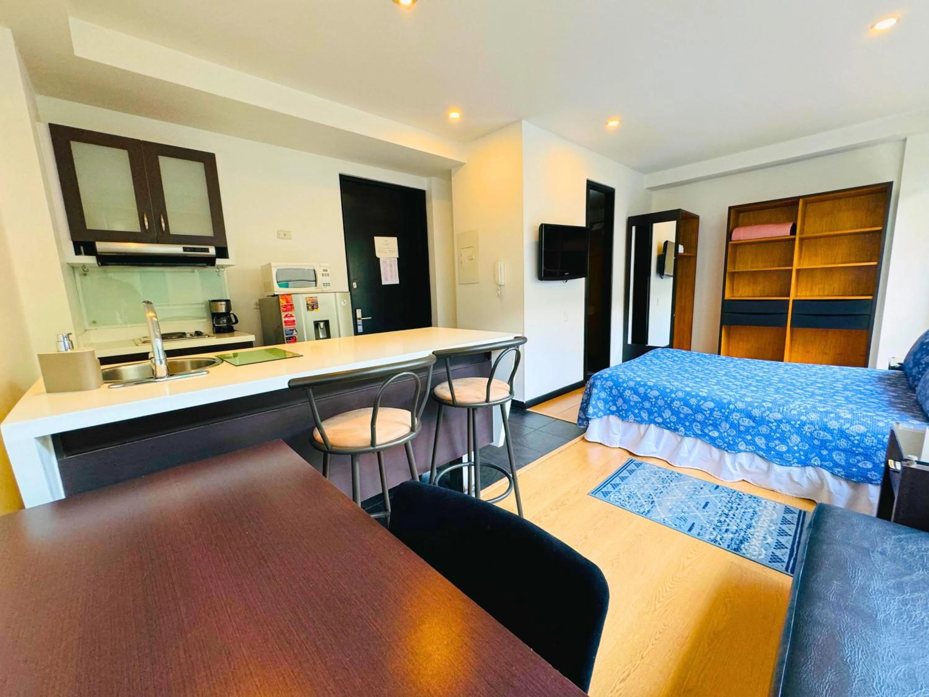 Photo of the whole room, Bed in Aparta Suite Continental Bogotá