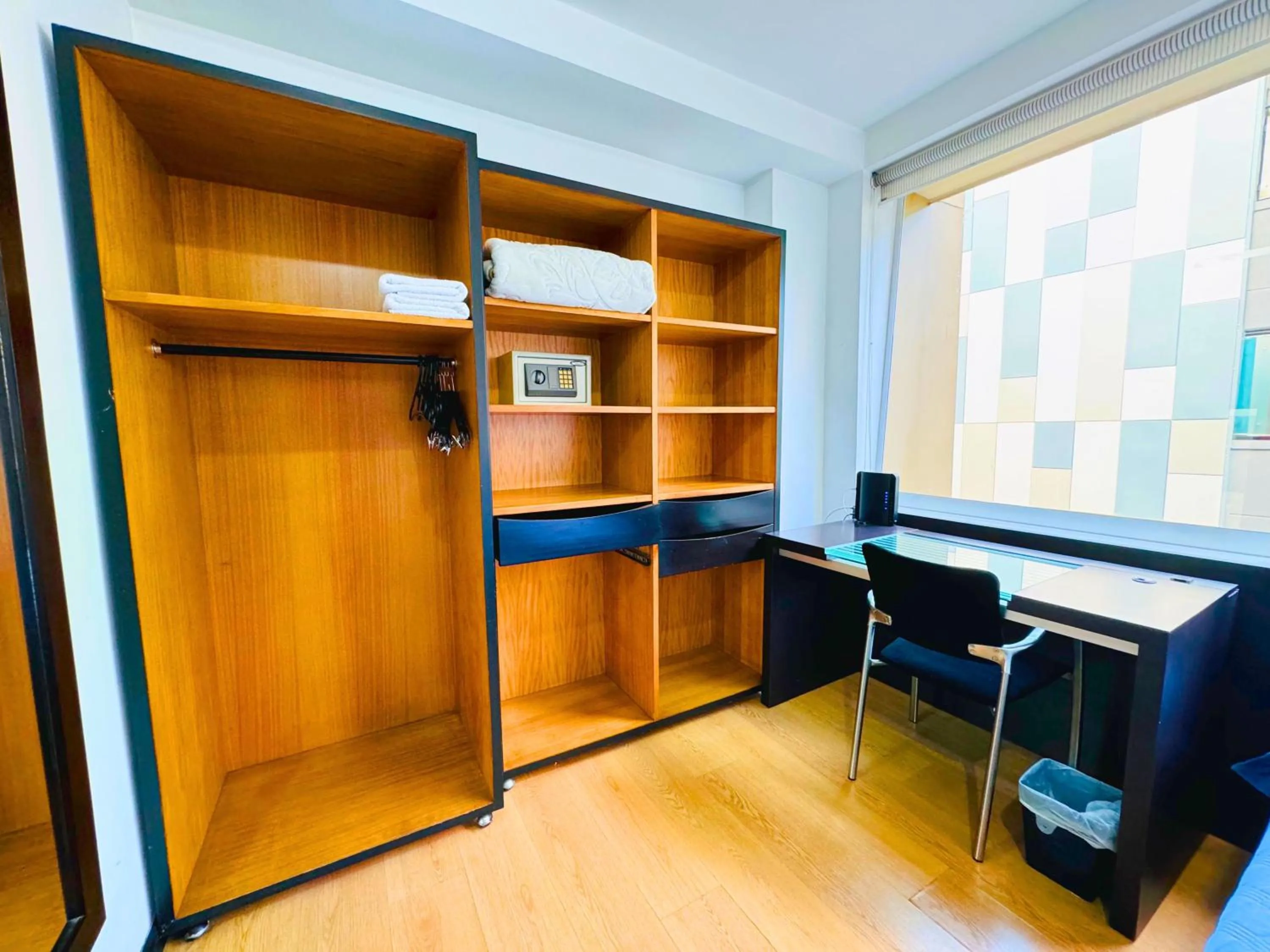 wardrobe in Aparta Suite Continental Bogotá