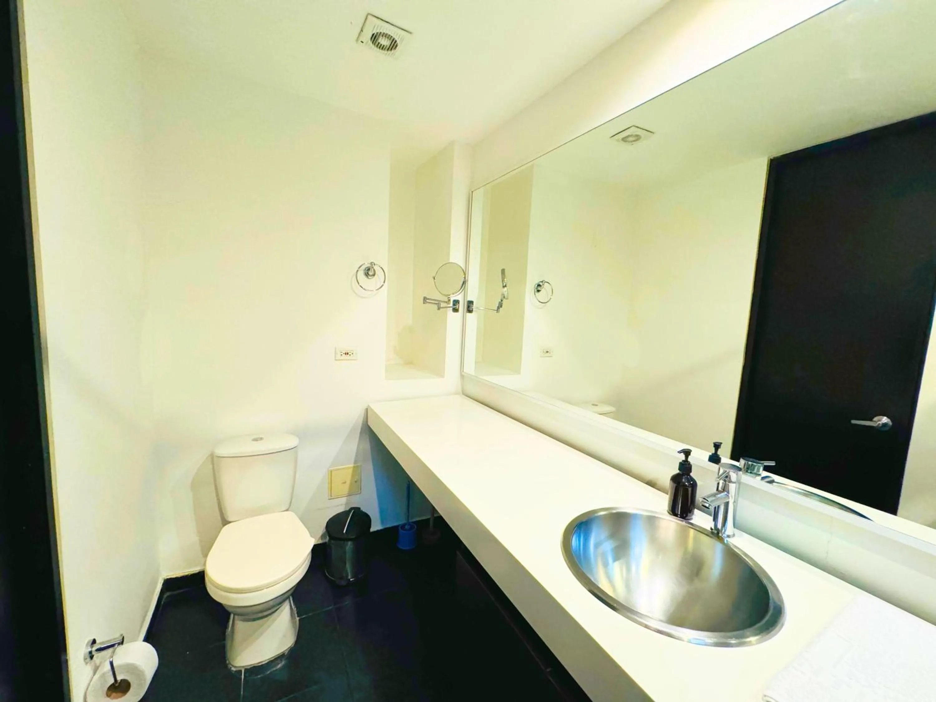 Bathroom in Aparta Suite Continental Bogotá