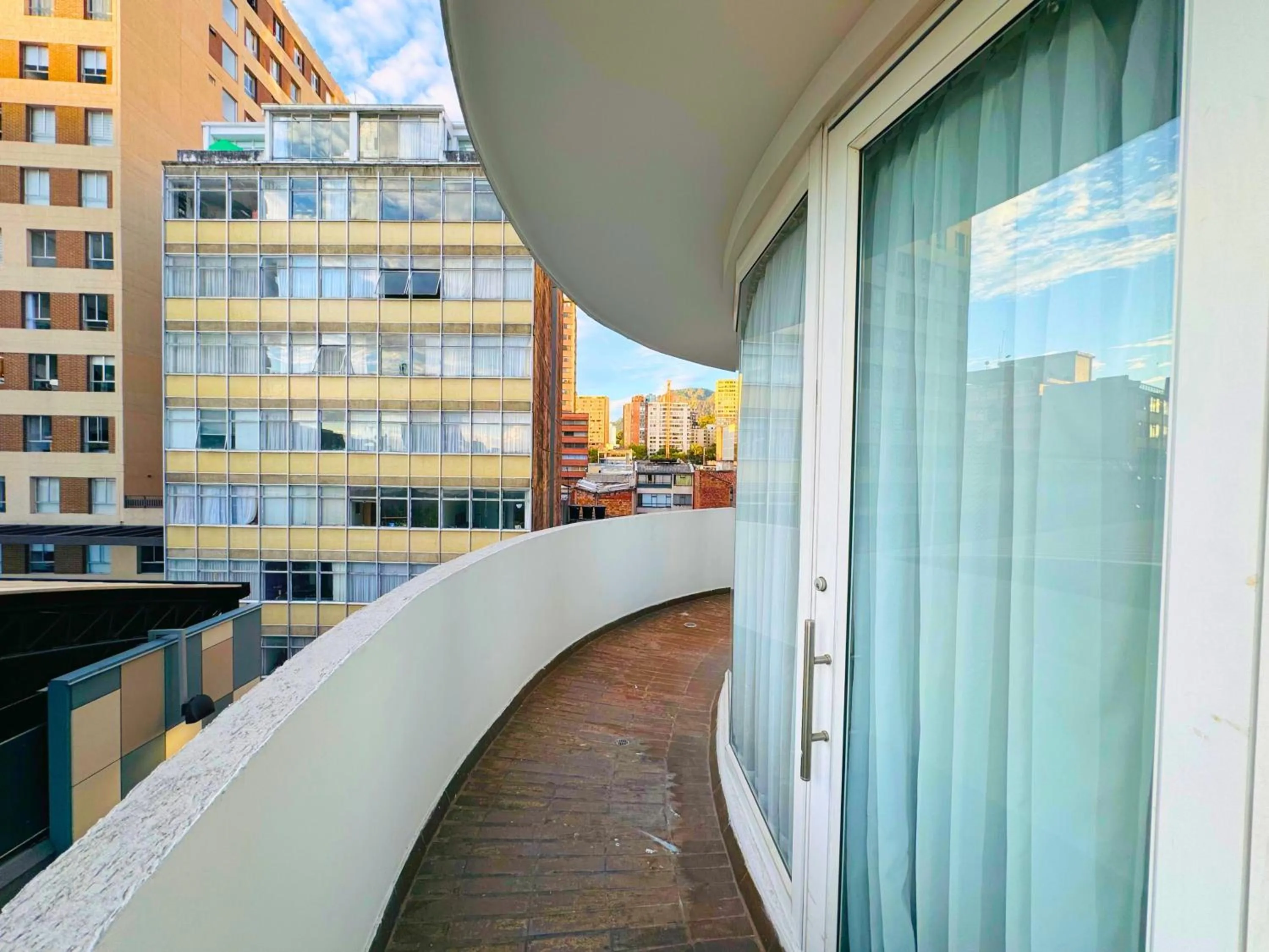 Balcony/Terrace in Aparta Suite Continental Bogotá