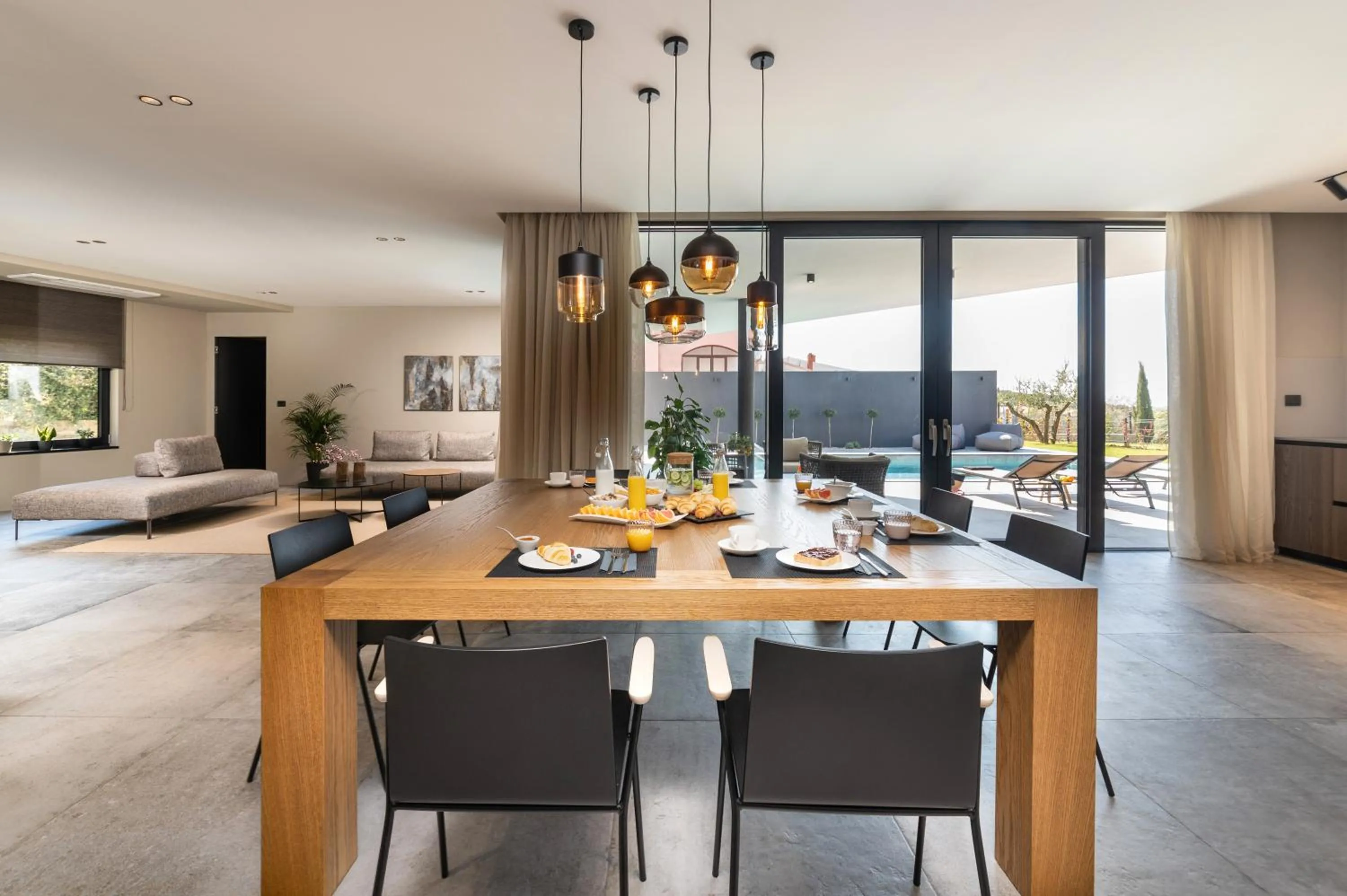 Dining area in Luxury Villa Aruna