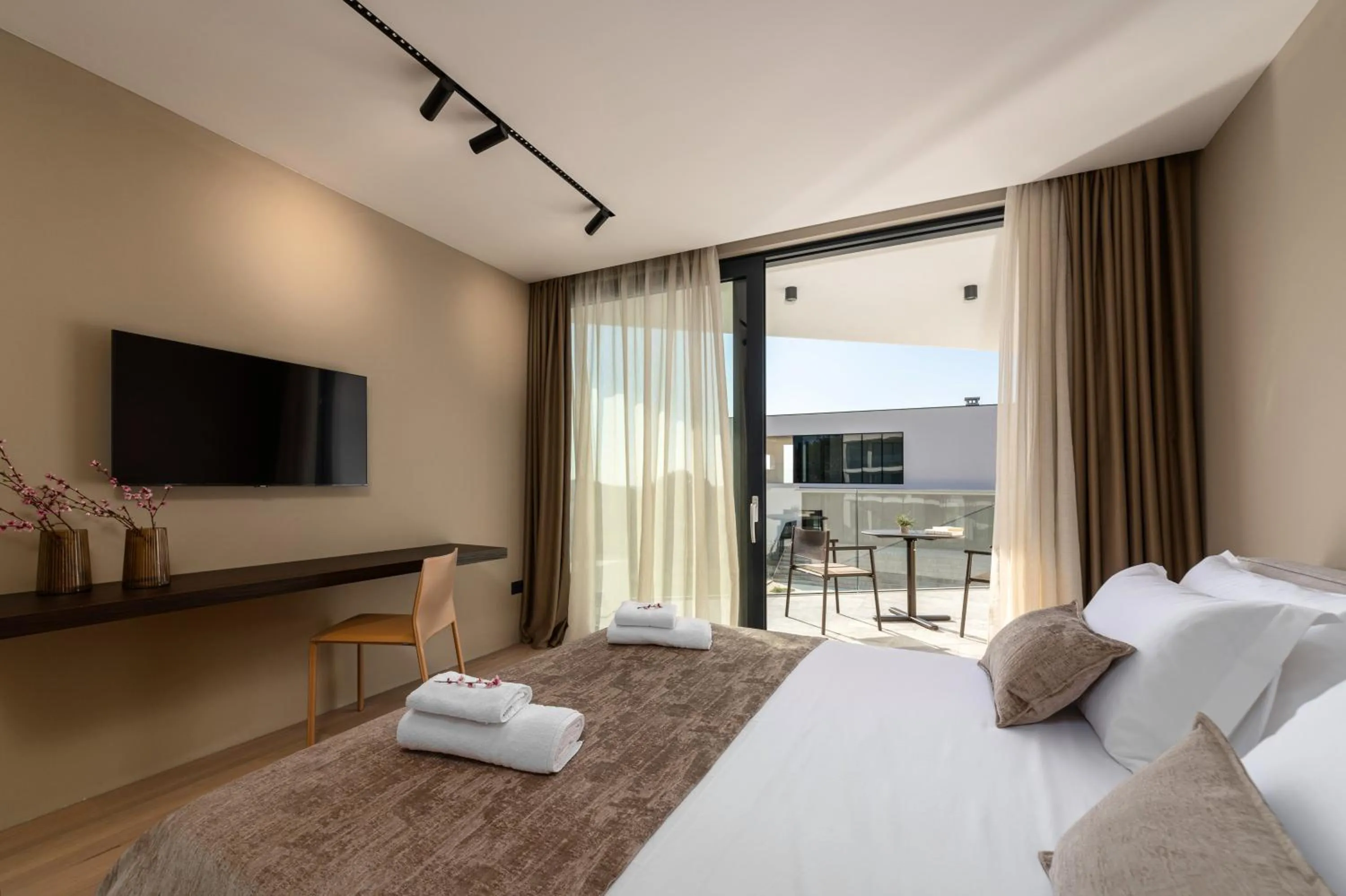 TV and multimedia, Bed in Luxury Villa Aruna