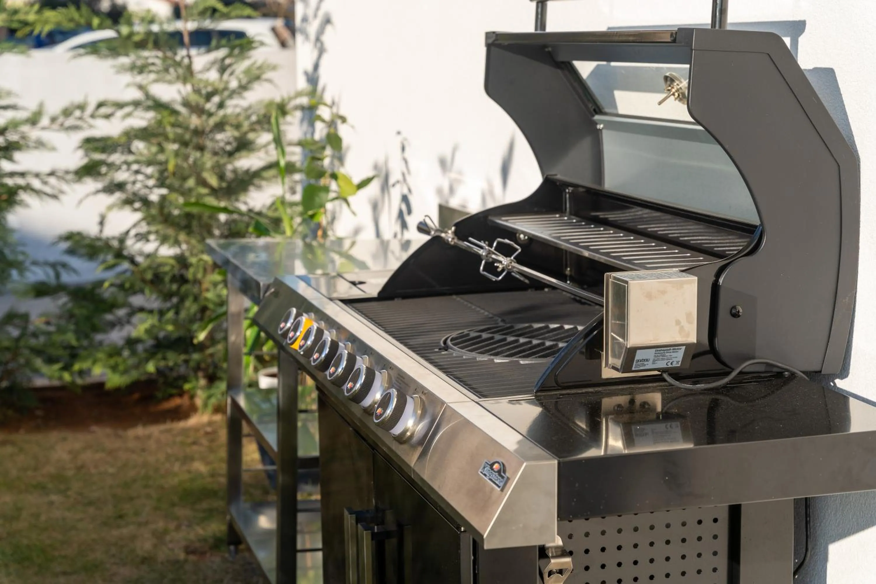 BBQ facilities in Luxury Villa Aruna