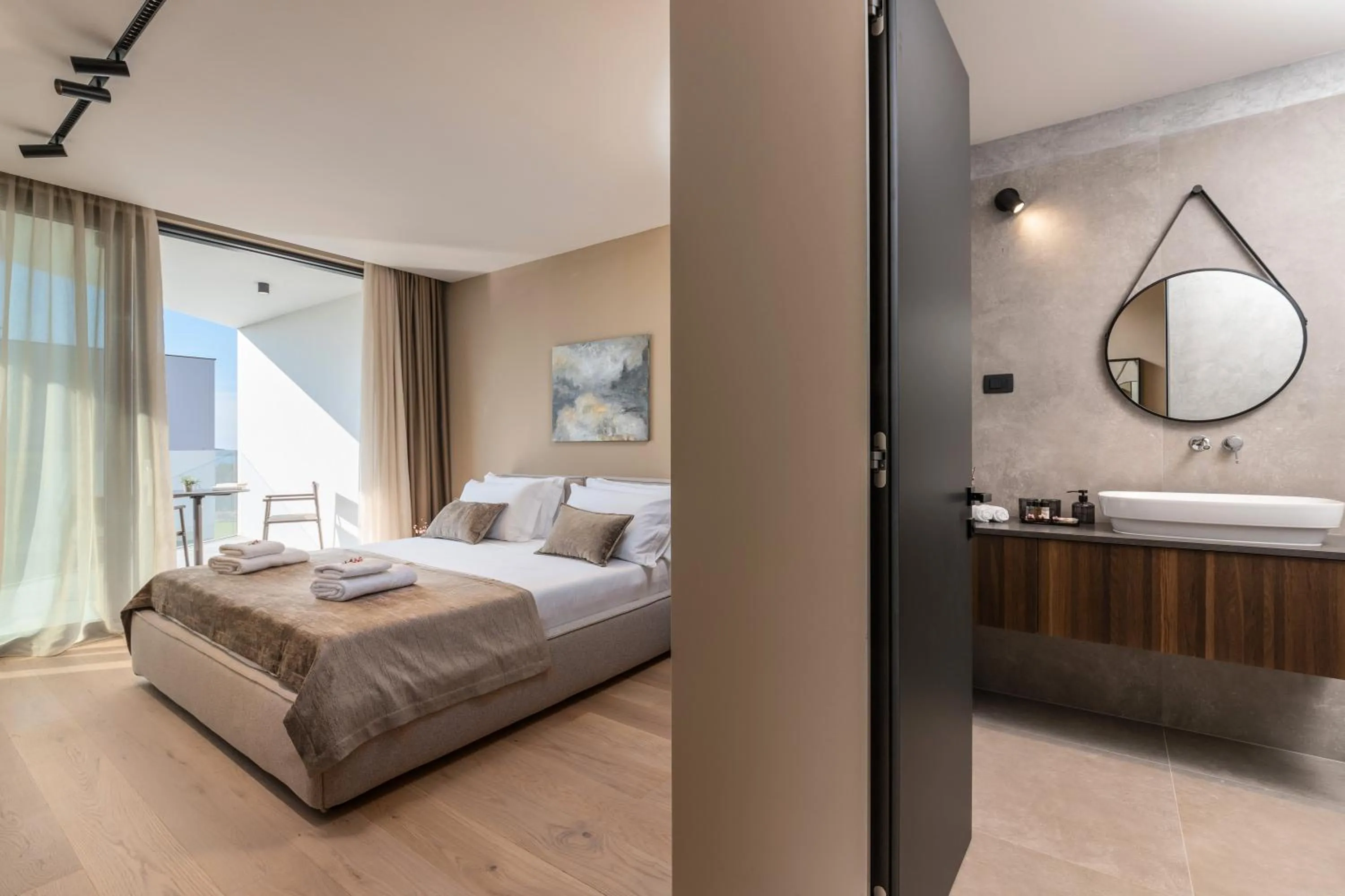 Photo of the whole room, Bed in Luxury Villa Aruna