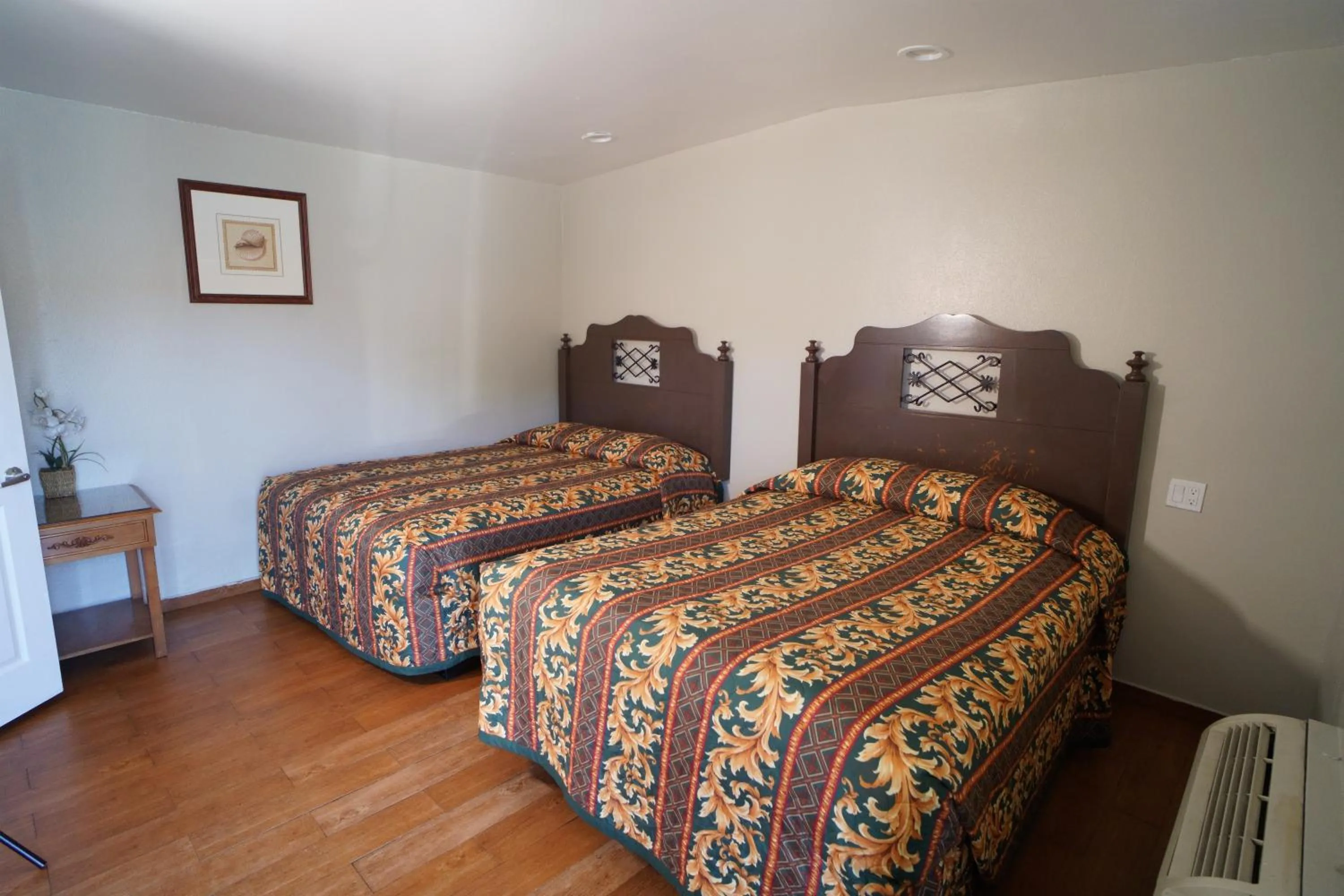 Bed in The Fly Inn Motel