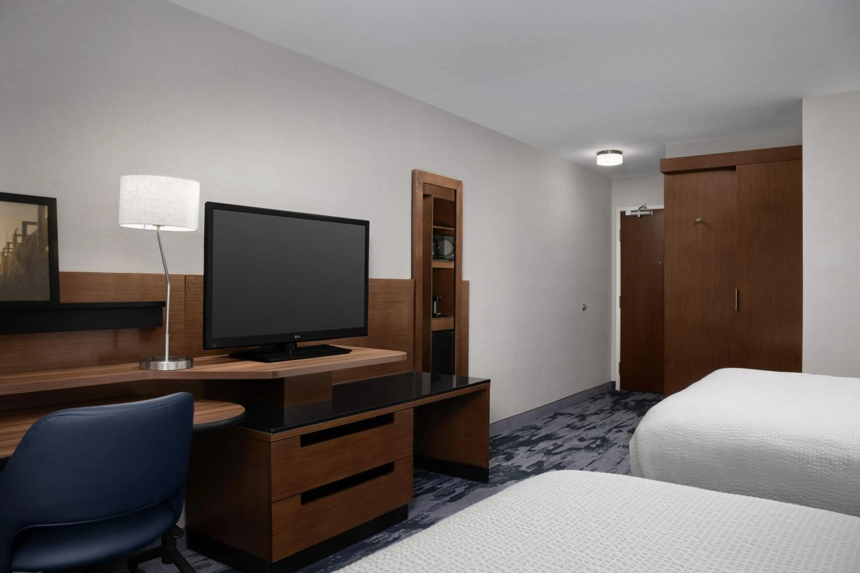 Photo of the whole room, Bed in Fairfield Inn & Suites By Marriott Sioux Falls Airport