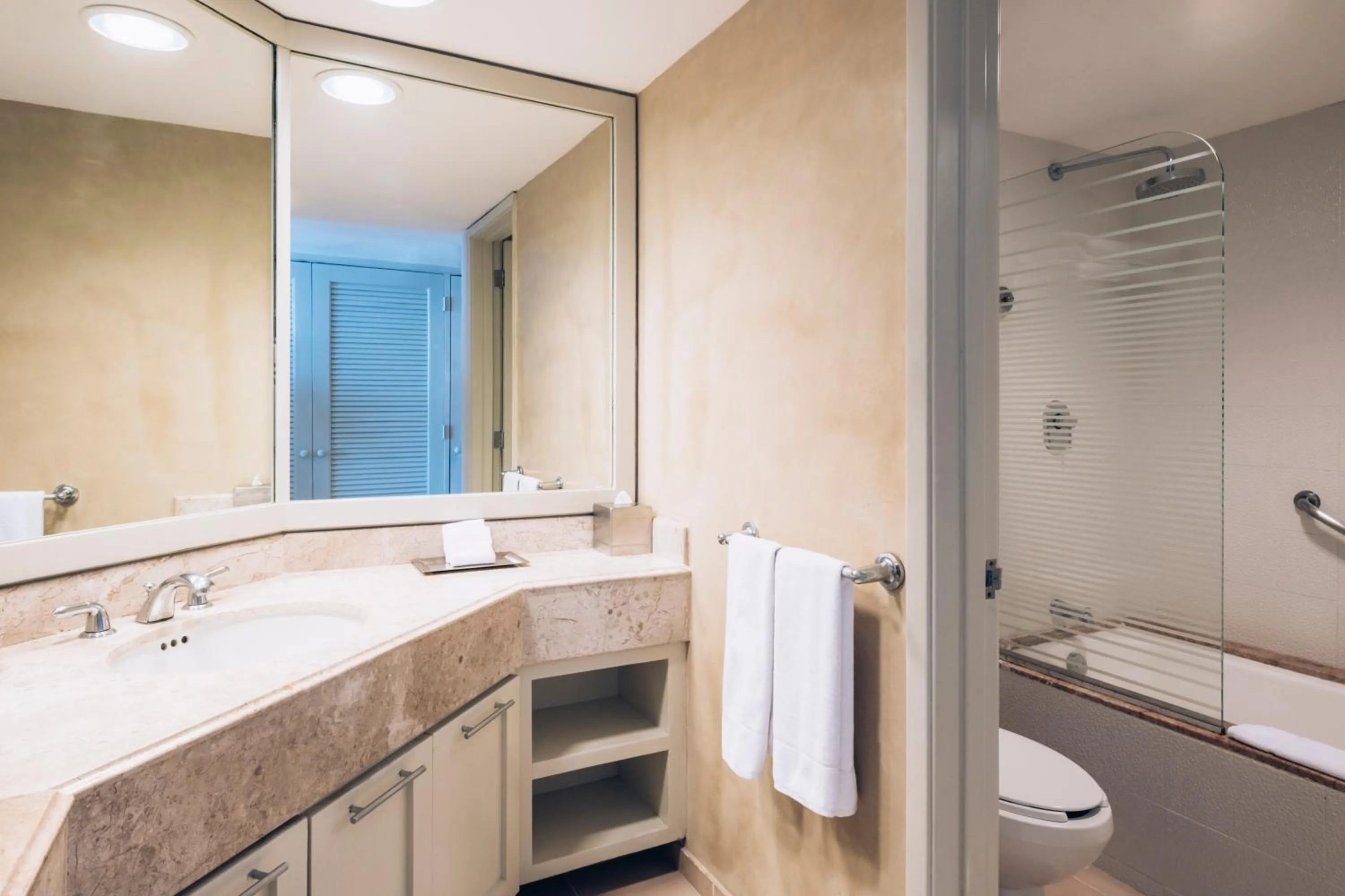 Shower in Iberostar Selection Cancun - All Inclusive