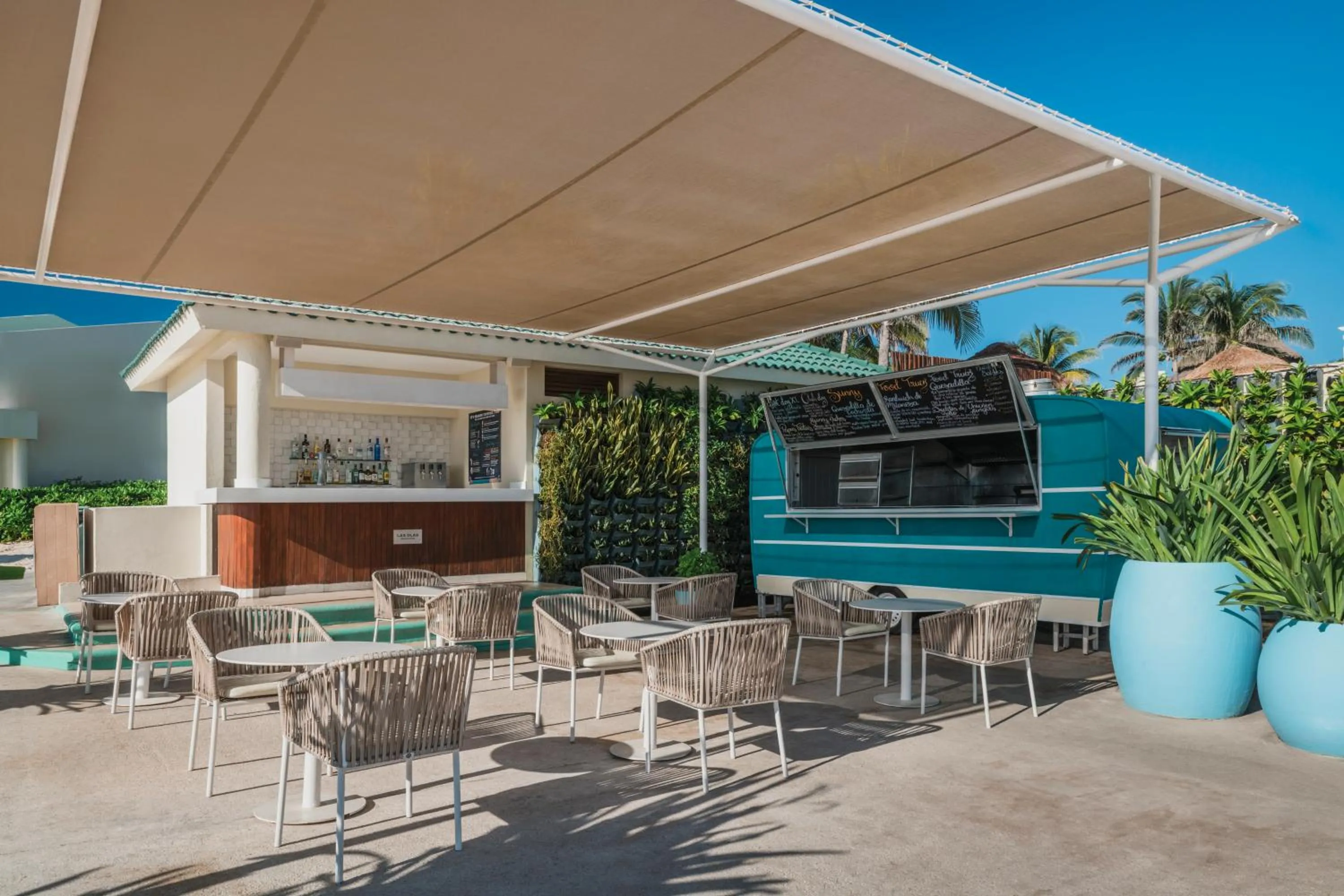 Lounge or bar in Iberostar Selection Cancun - All Inclusive