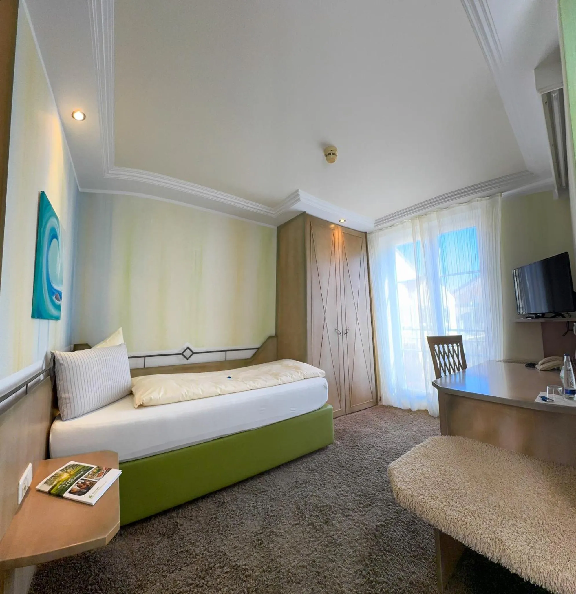 Photo of the whole room, Bed in Flair Hotel Zum Schwarzen Reiter