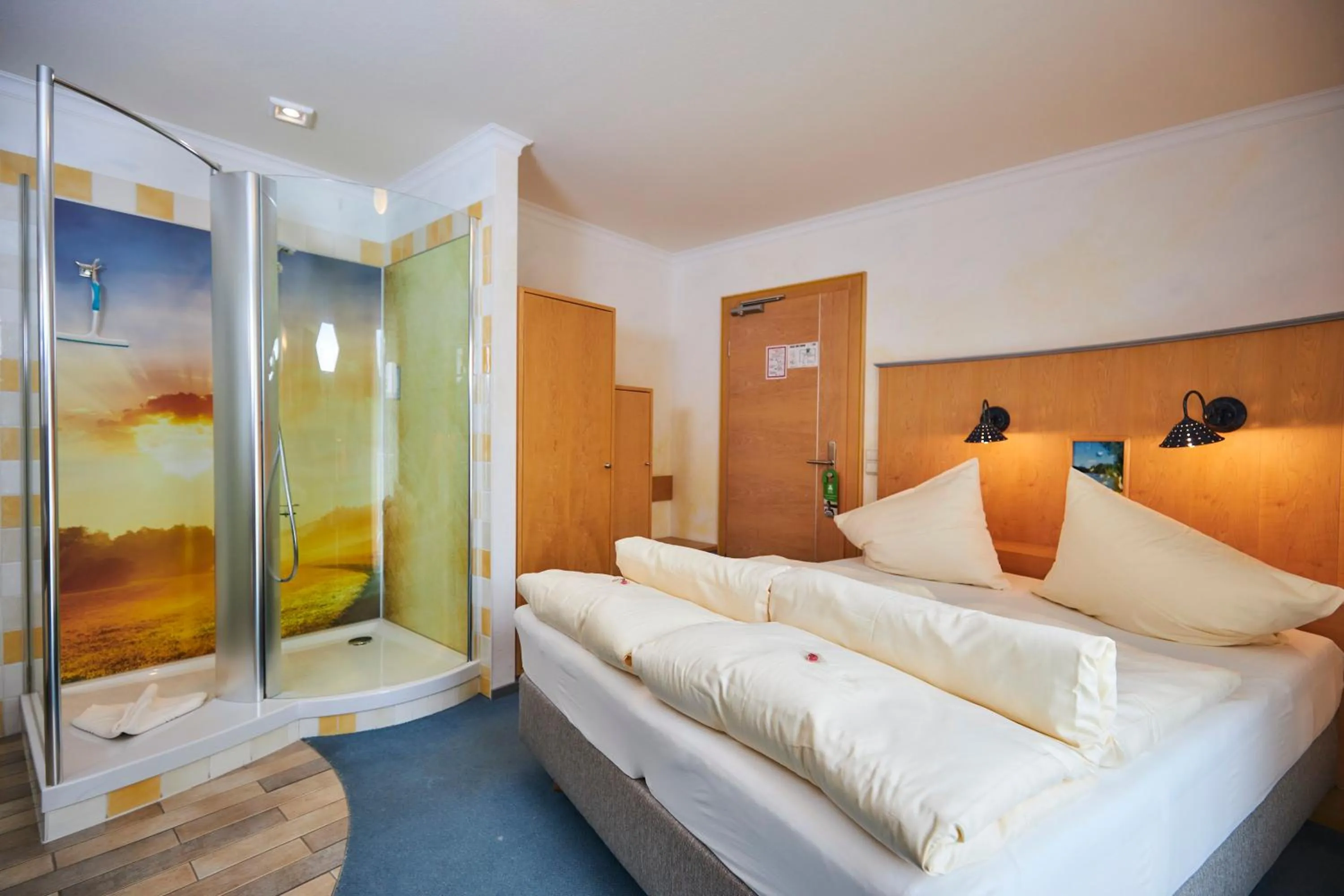 Photo of the whole room, Bed in Flair Hotel Zum Schwarzen Reiter