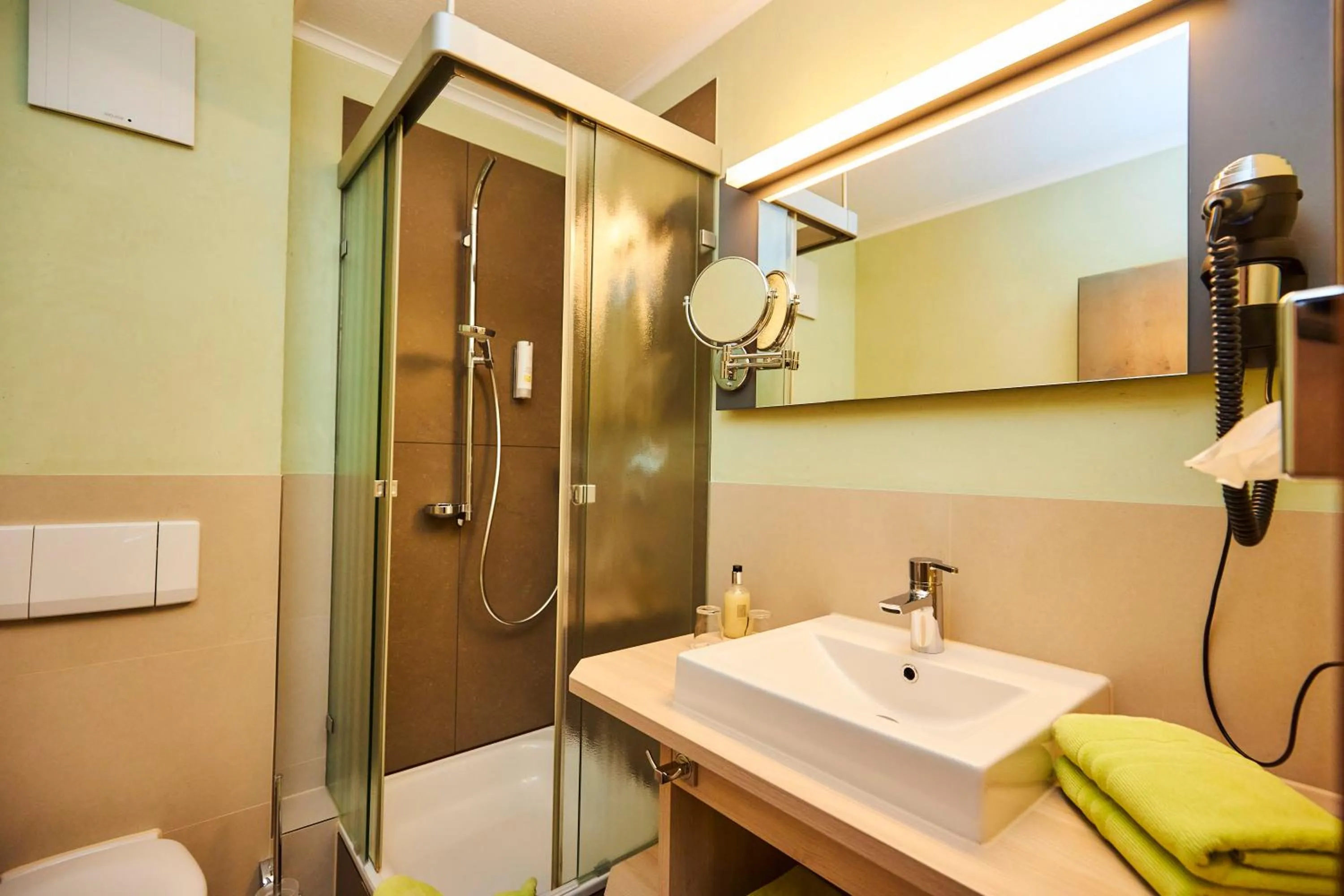 Bathroom in Flair Hotel Zum Schwarzen Reiter