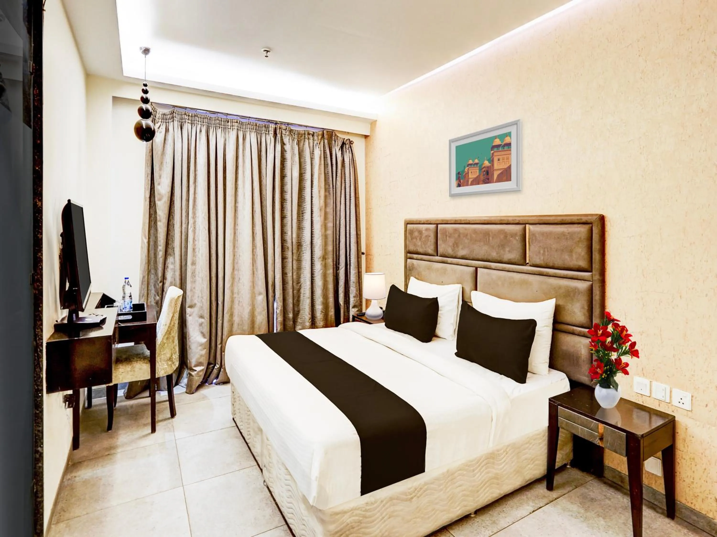 Bedroom, Bed in Super Townhouse Pitampura West Enclave